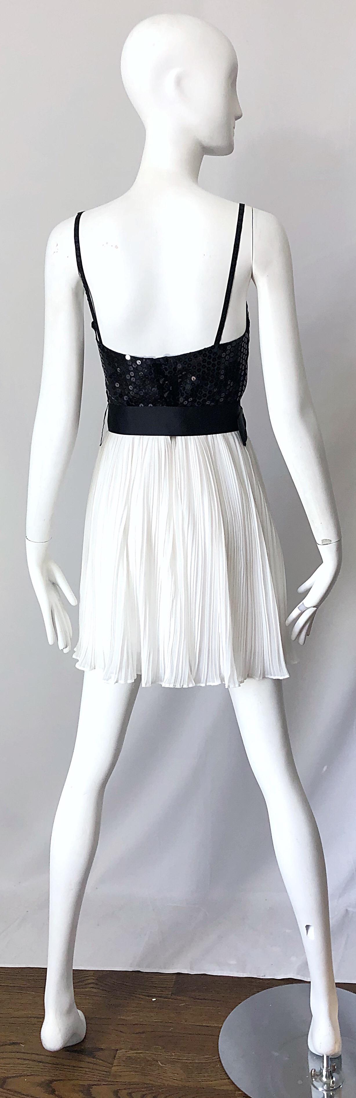 1990s Jenny Packham Black and White Sequined Silk Vintage 90s Mini Dress For Sale 4