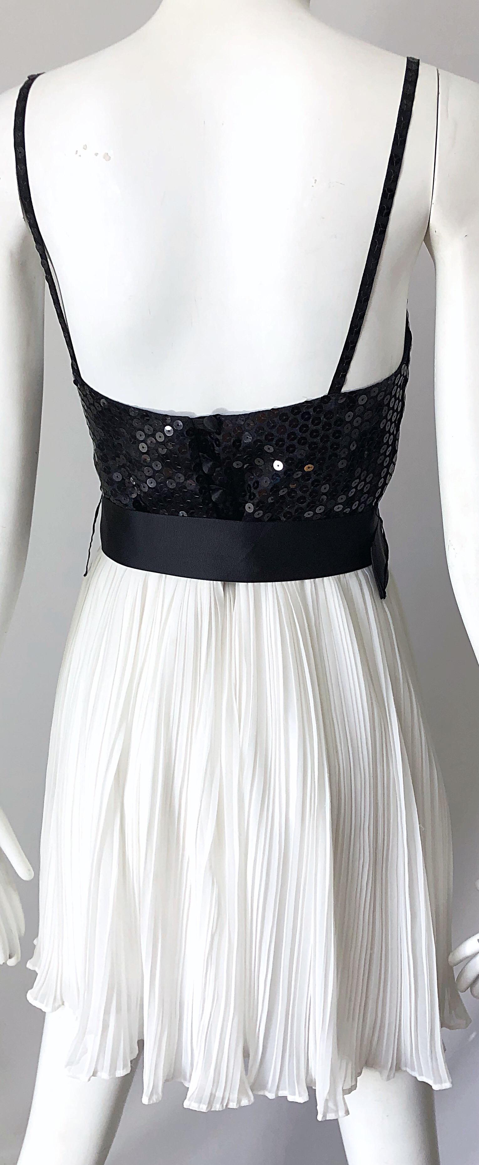 1990s Jenny Packham Black and White Sequined Silk Vintage 90s Mini Dress In Excellent Condition For Sale In San Diego, CA