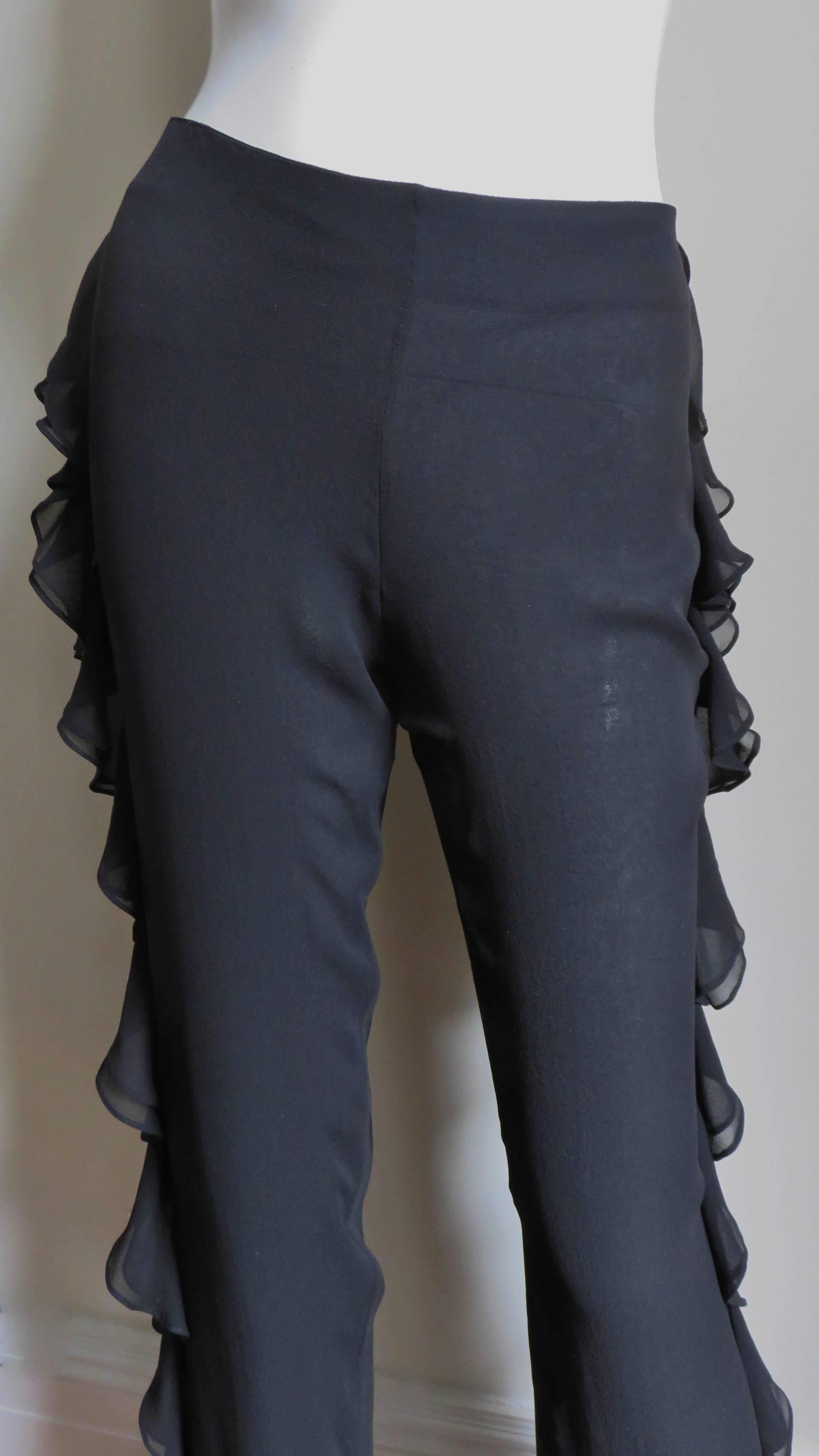 Noir  John Bartlett - Pantalon en soie avec volants sur les côtés en vente