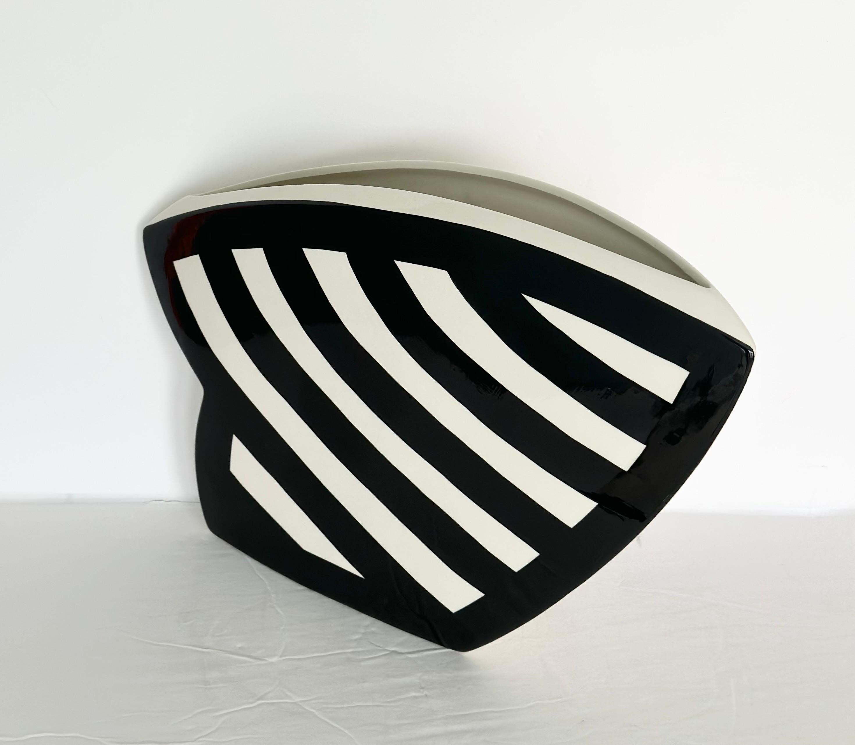 Post-Modern 1990s John Bergen Studio Postmodern Black and White Ceramic Amorphous Vase  For Sale