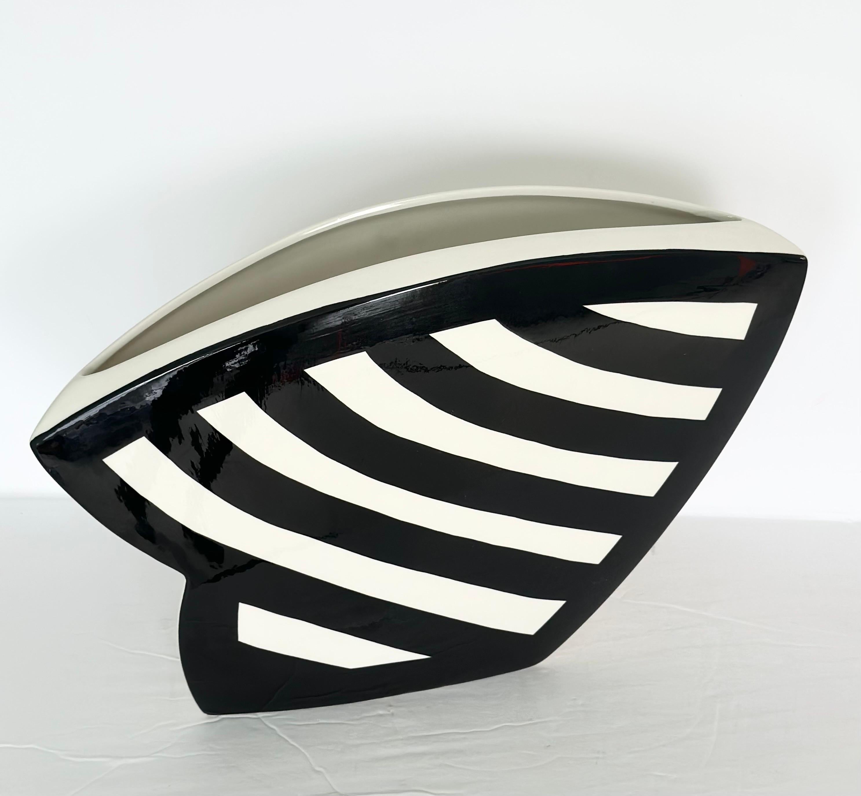 1990s John Bergen Studio Postmodern Black and White Ceramic Amorphous Vase  For Sale 1