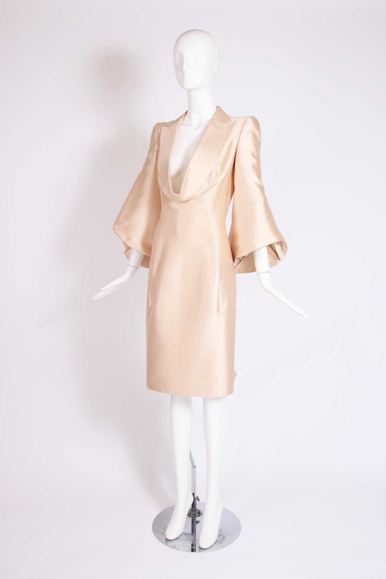 1990's John Galliano creme silk plunge neckline cocktail dress w/dramatic sleeves. Lined at the interior with silk charmeuse. No size or fabric tag so please consult measurements. In excellent condition.

Bust: 32