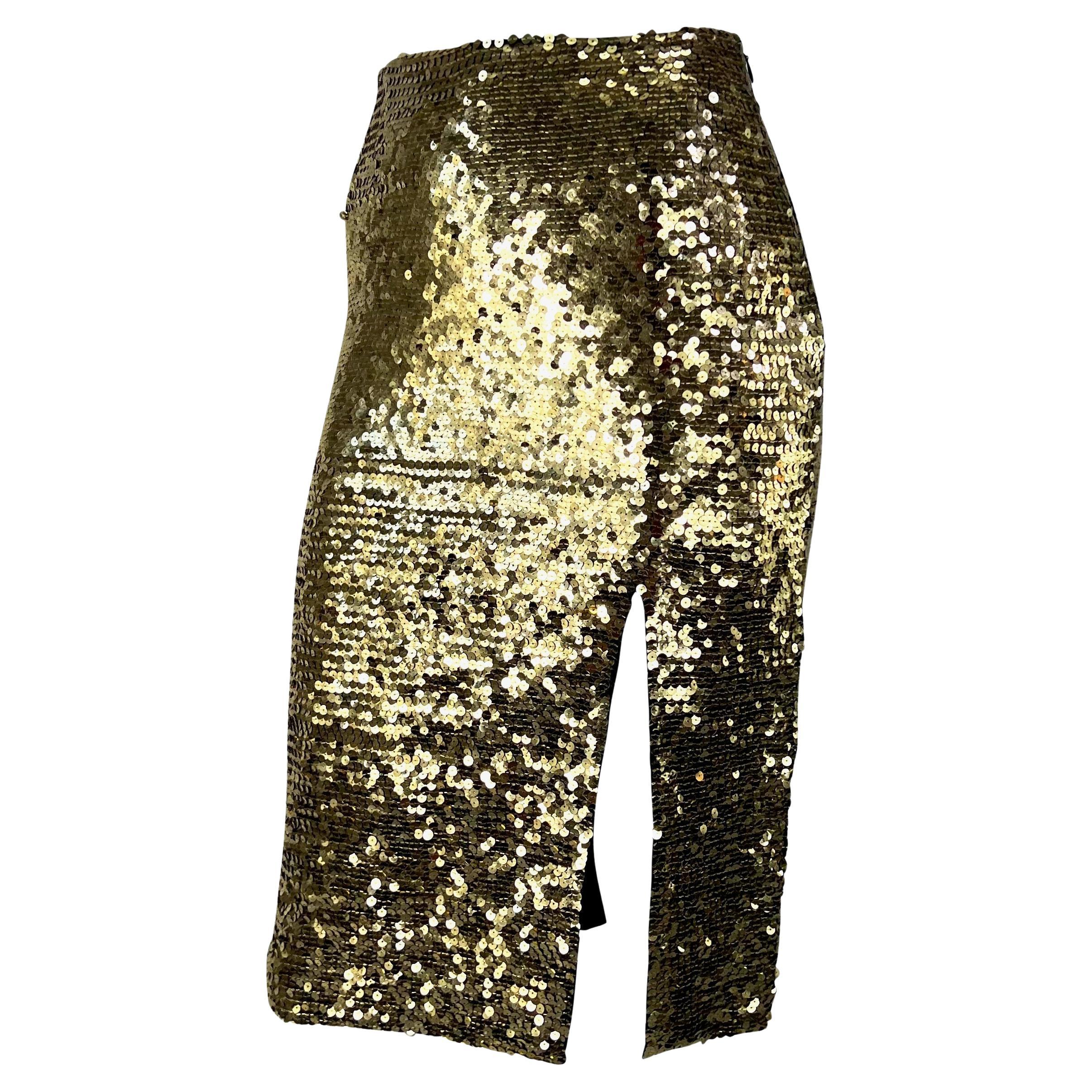 Presenting a stunning gold sequin John Galliano skirt. This fabulous pencil skirt is covered in sequins that perfectly catch the light. The skirt is made complete with a large slit at the front. Add this sparkly gem to your wardrobe! 

Approximate