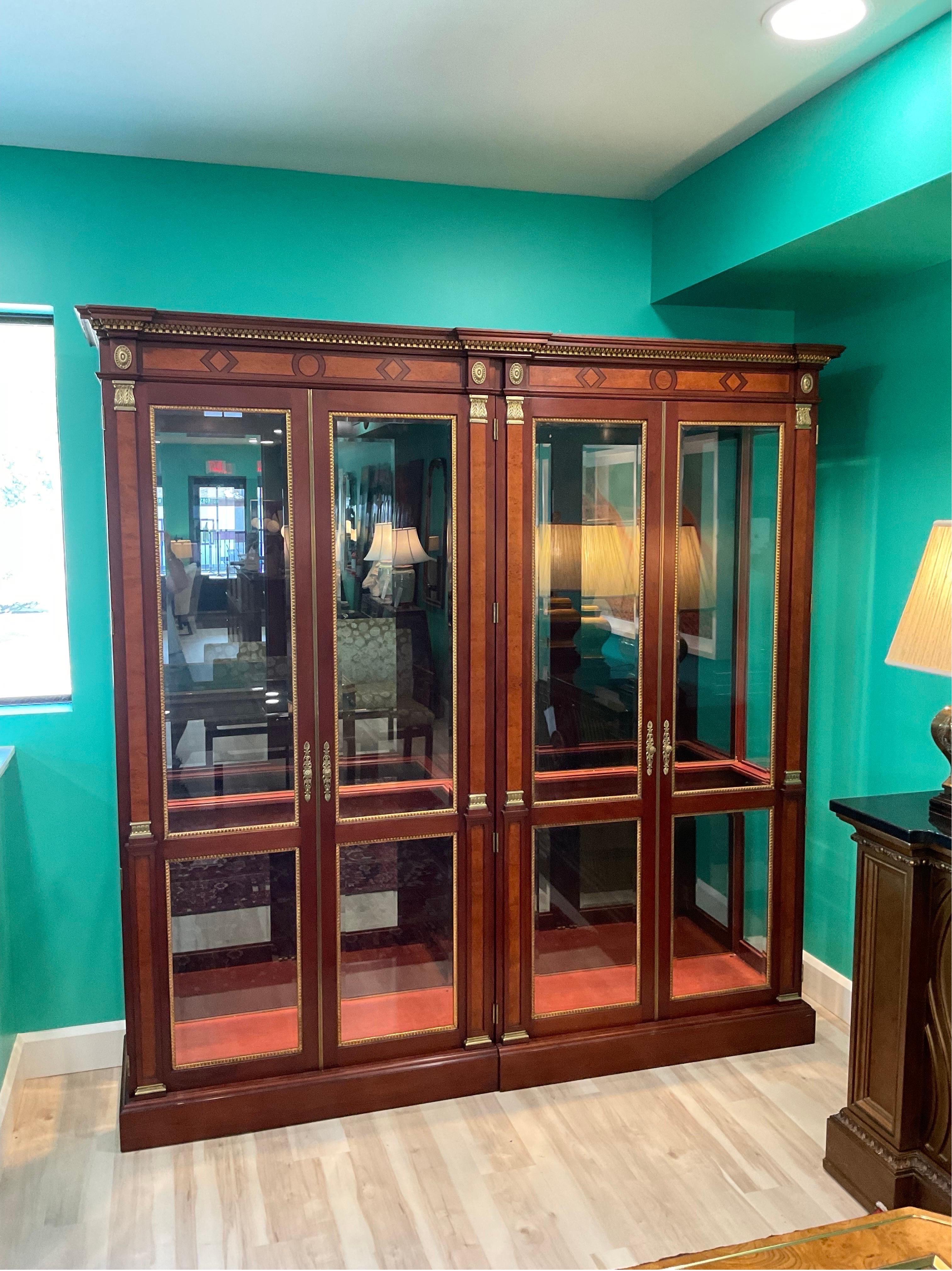 Armoire néoclassique John Widdicomb n° 5588 des années 1990 en vente 1