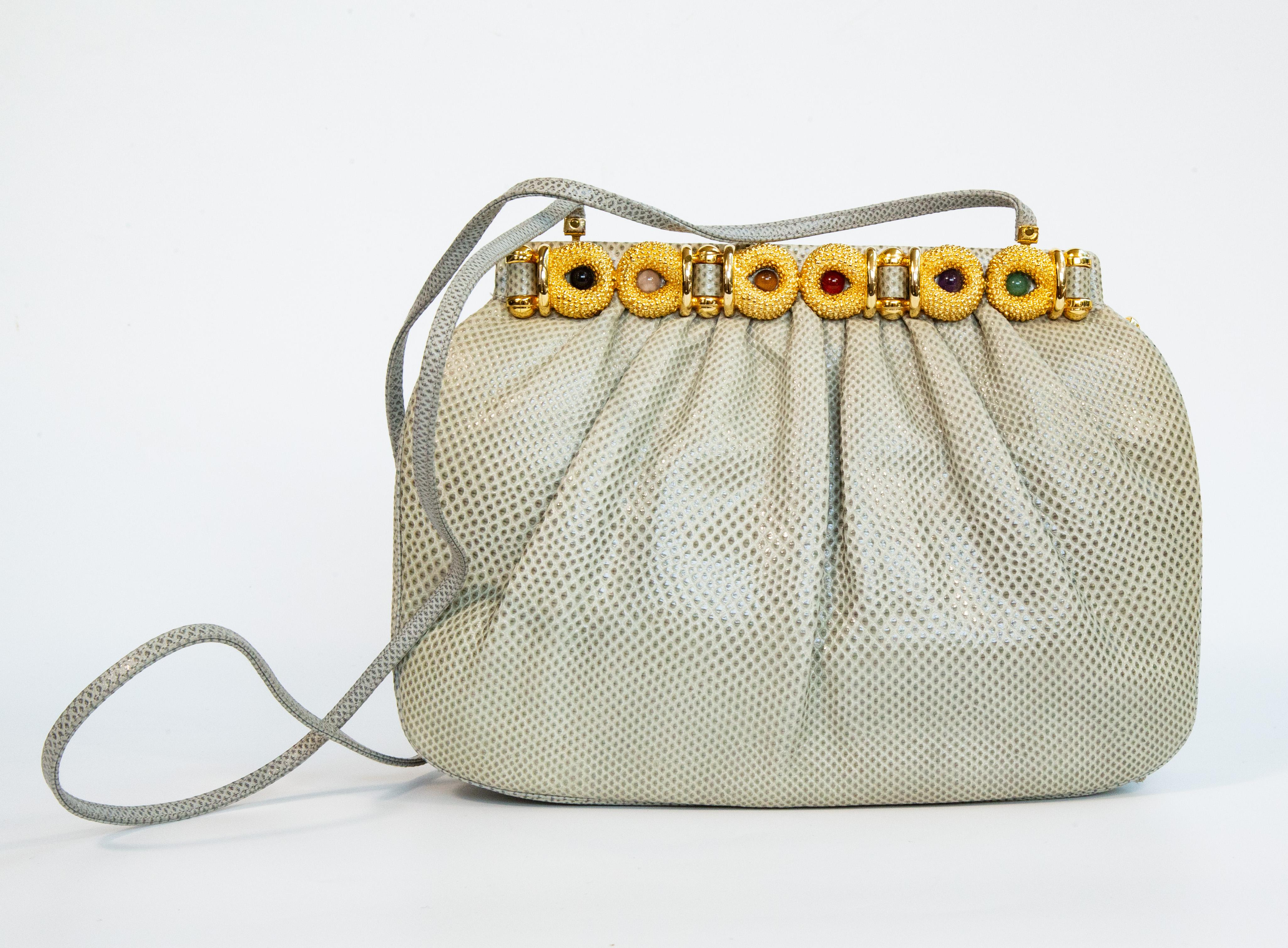 Beige 1990 Judith Leiber Sac à bandoulière en lézard Pochette en vente