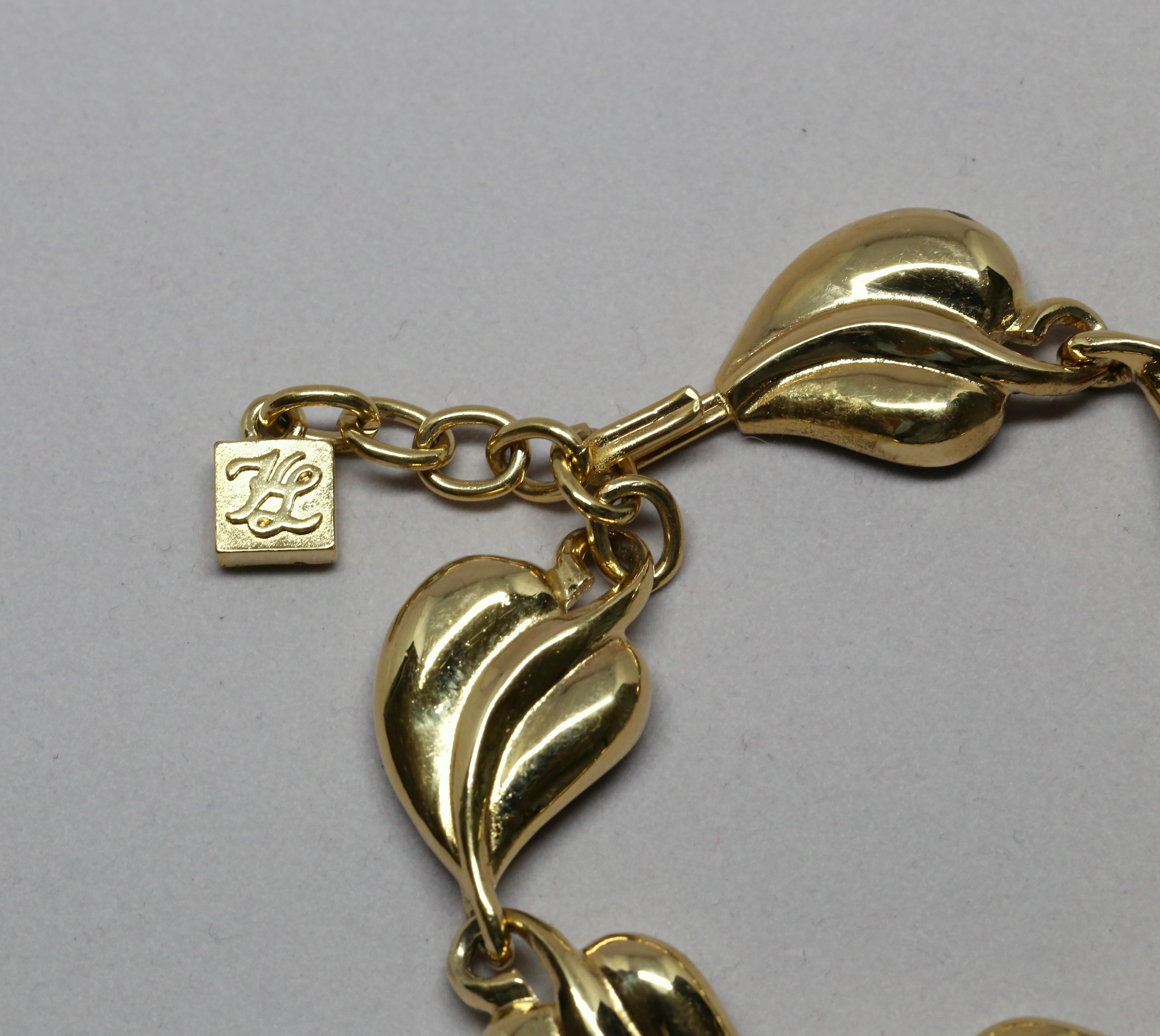 1990er KARL LAGERFELD Gliederarmband aus vergoldetem Metall mit Blattgold im Angebot 1