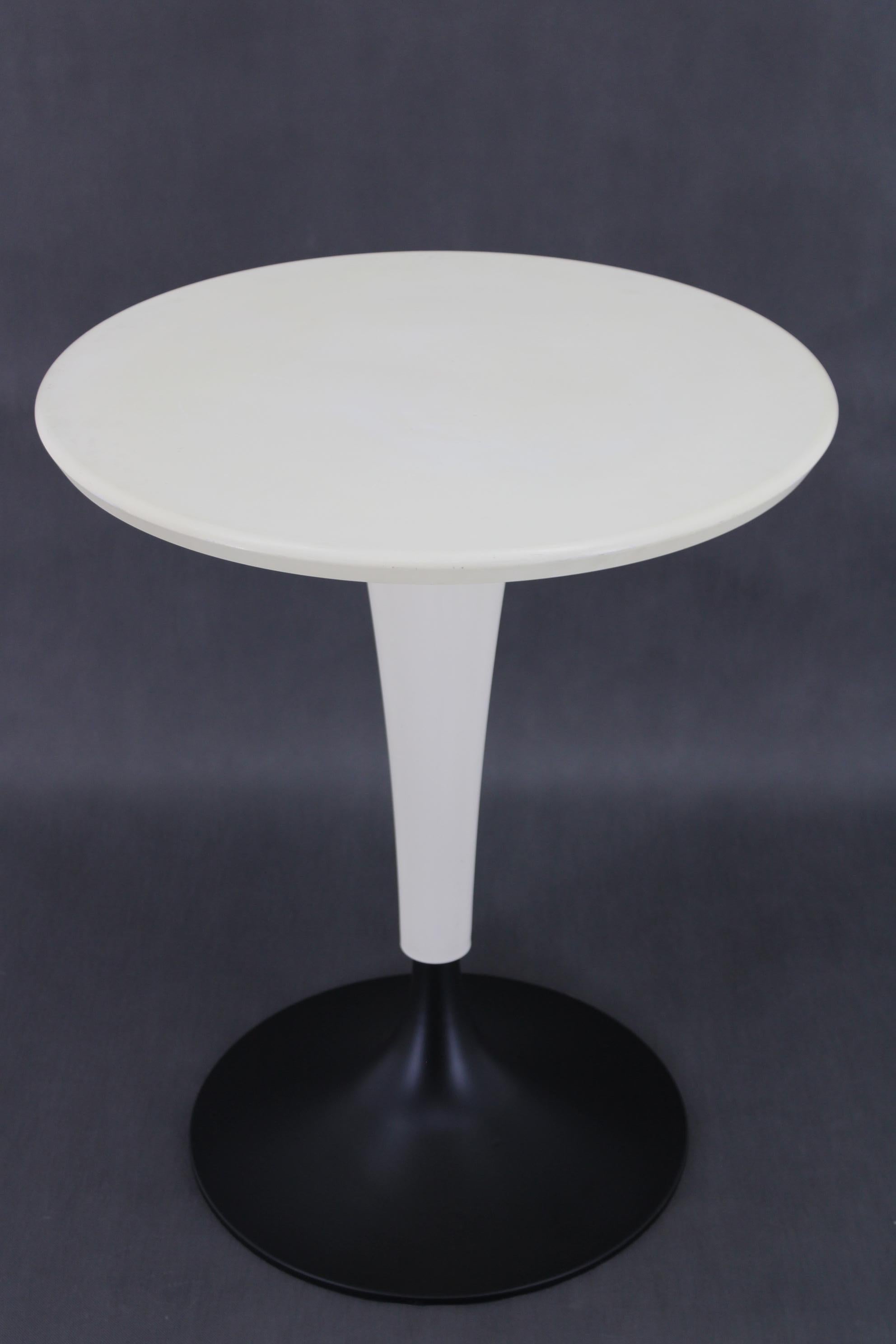 Moderno Tavolo Kartell Dr. Na anni '90 in bianco panna e nero di Philippe Starck, Italia in vendita