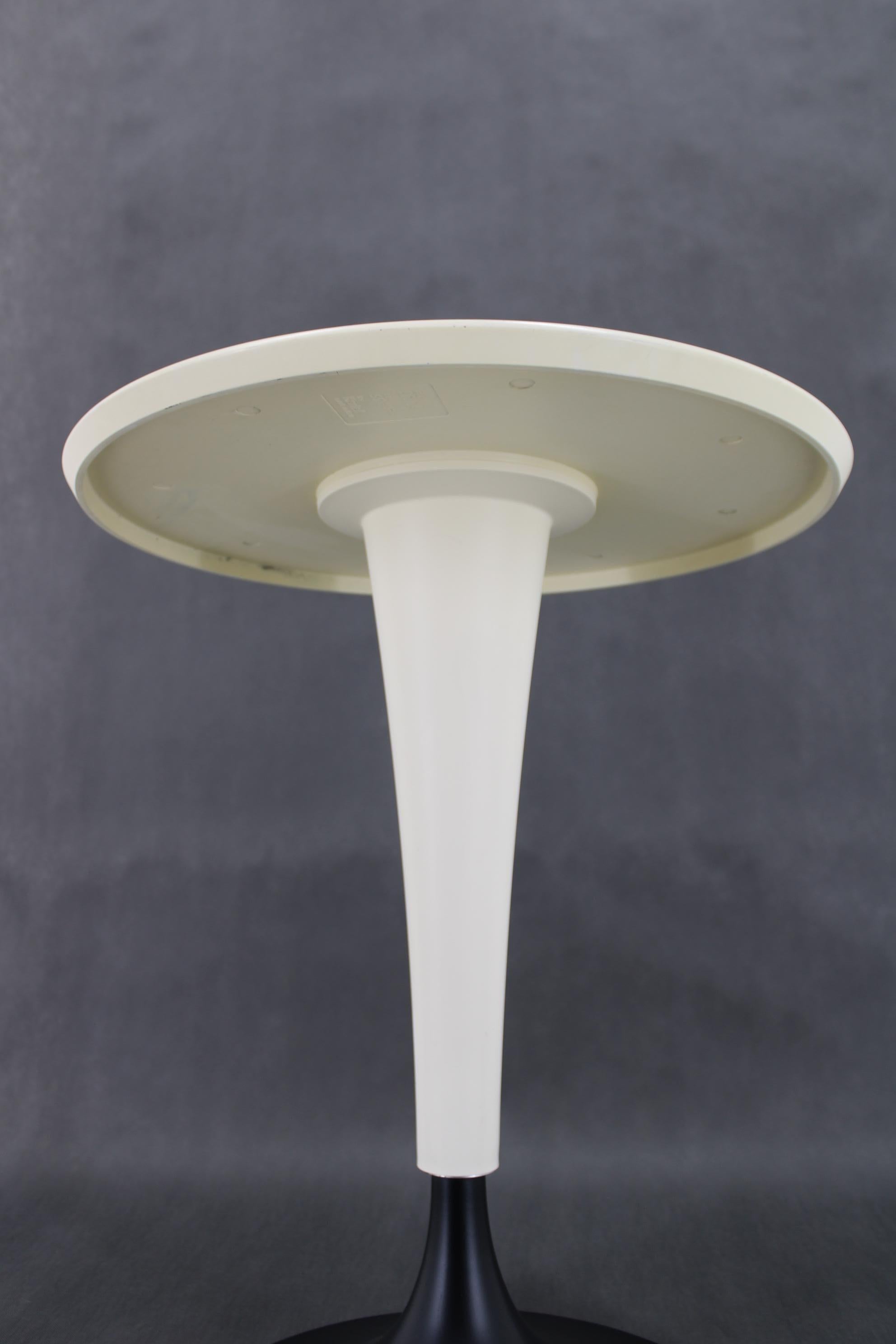 Ferro Tavolo Kartell Dr. Na anni '90 in bianco panna e nero di Philippe Starck, Italia in vendita