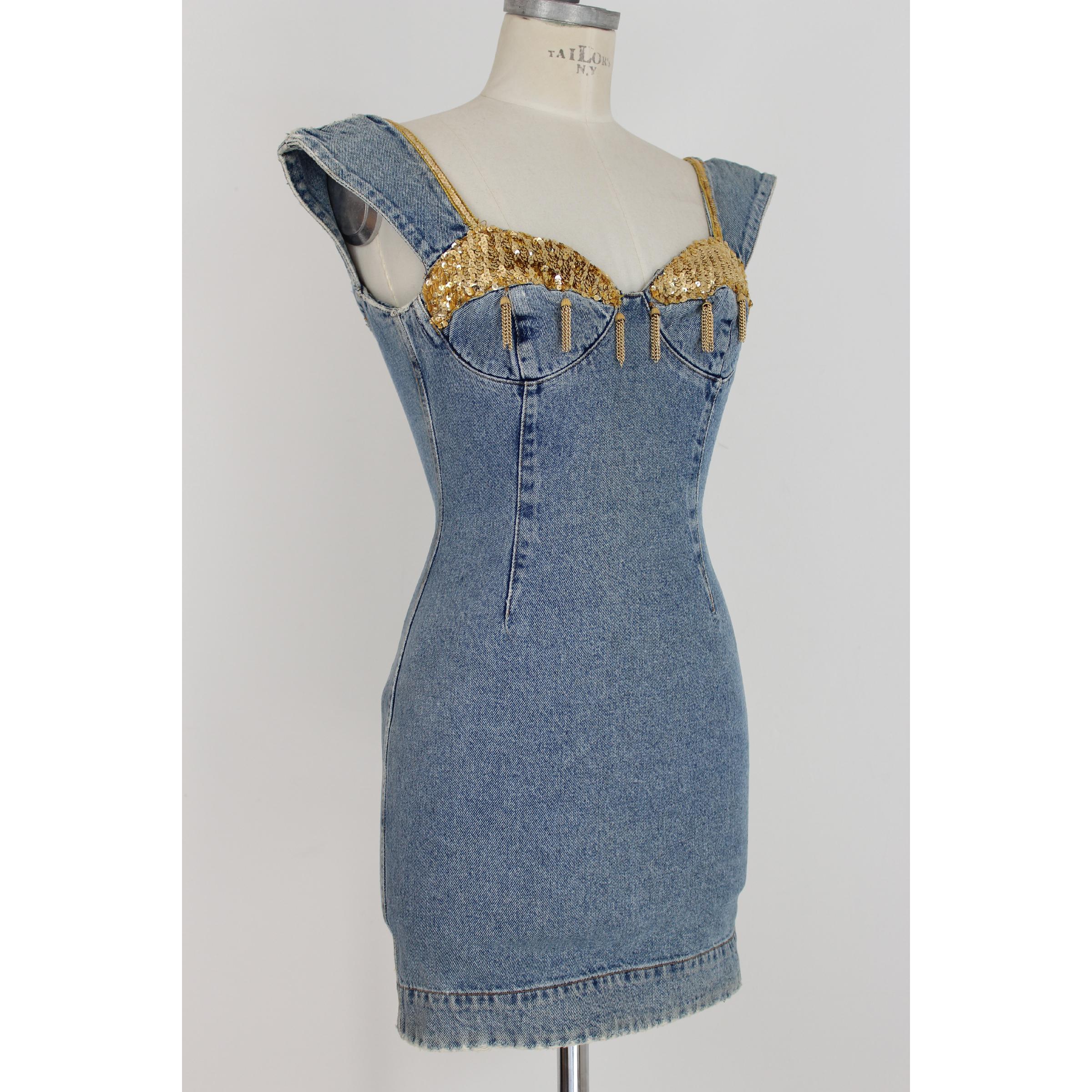 Katharine Hamnett vintage dress for woman. Jeans blue color, 100% cotton. Applications in golden sequins on the chest, sweetheart neckline, pockets with zips on the back. 90s. Excellent vintage condition.

Size: 40 It 6 Us 8 Uk

Shoulder: 40 cm
Bust