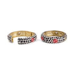 Bracciali anni '90 di Kenneth Jay Lane in bianco e nero con pietre rosa