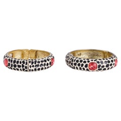 Bracciali anni '90 di Kenneth Jay Lane in bianco e nero con pietre rosa
