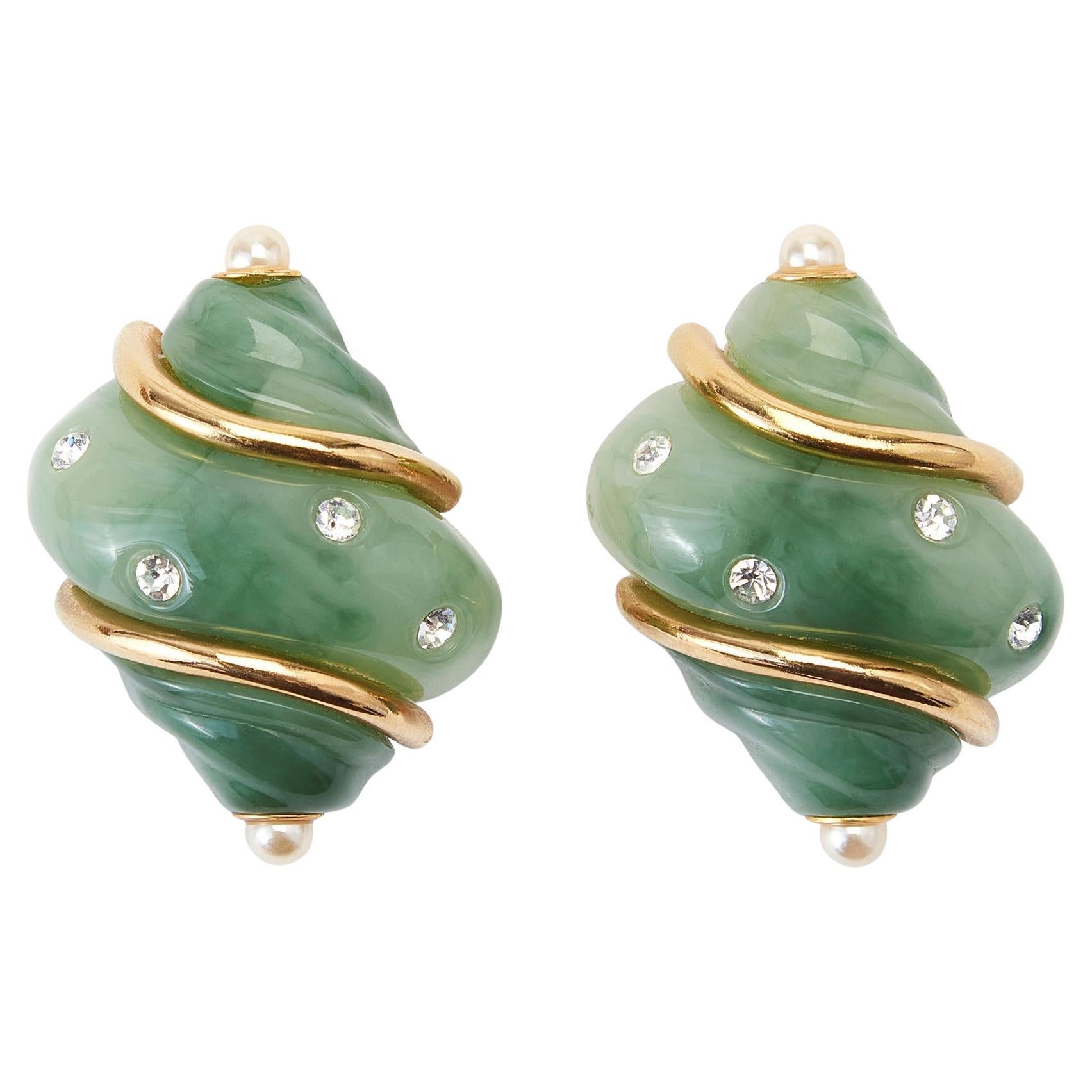 Orecchini a clip con conchiglia verde e oro Kenneth Jay Lane del 1990 in vendita