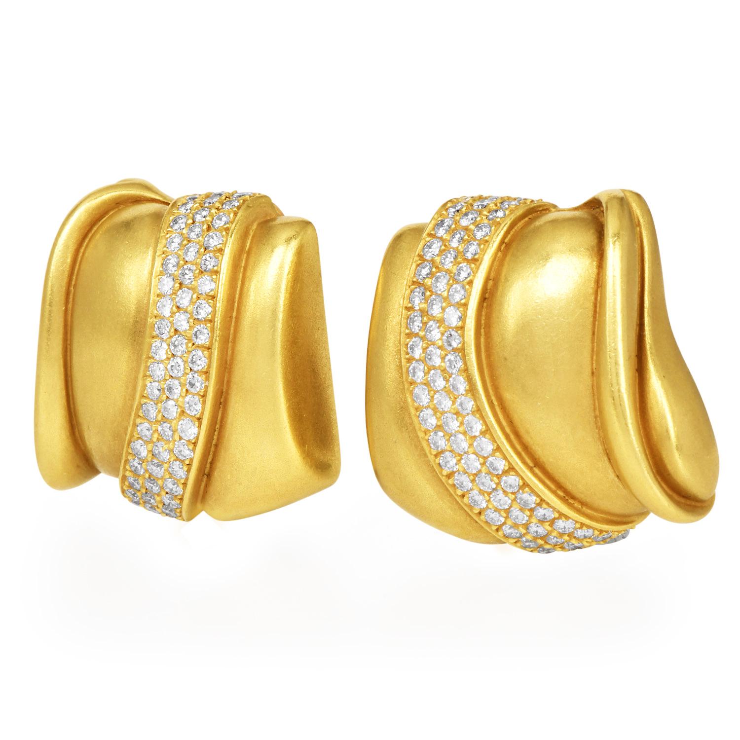 1990er Sammlerstücke Kieselstein Corde Diamond Statement Gold Clip-On Ohrringe

Diese auffälligen Ohrringe aus 18-karätigem Grüngold von Kieselstein Corde setzen mit ihrer schönen satinierten Oberfläche und dem gerillten Design ein markantes