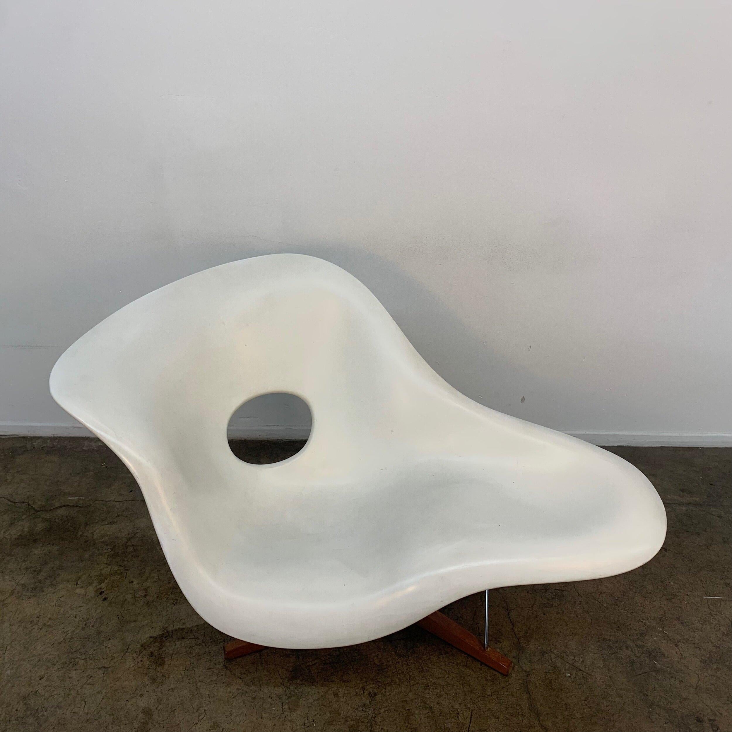 1990s La Chaise by Eames Charles for Vitra In Good Condition In Los Angeles, CA