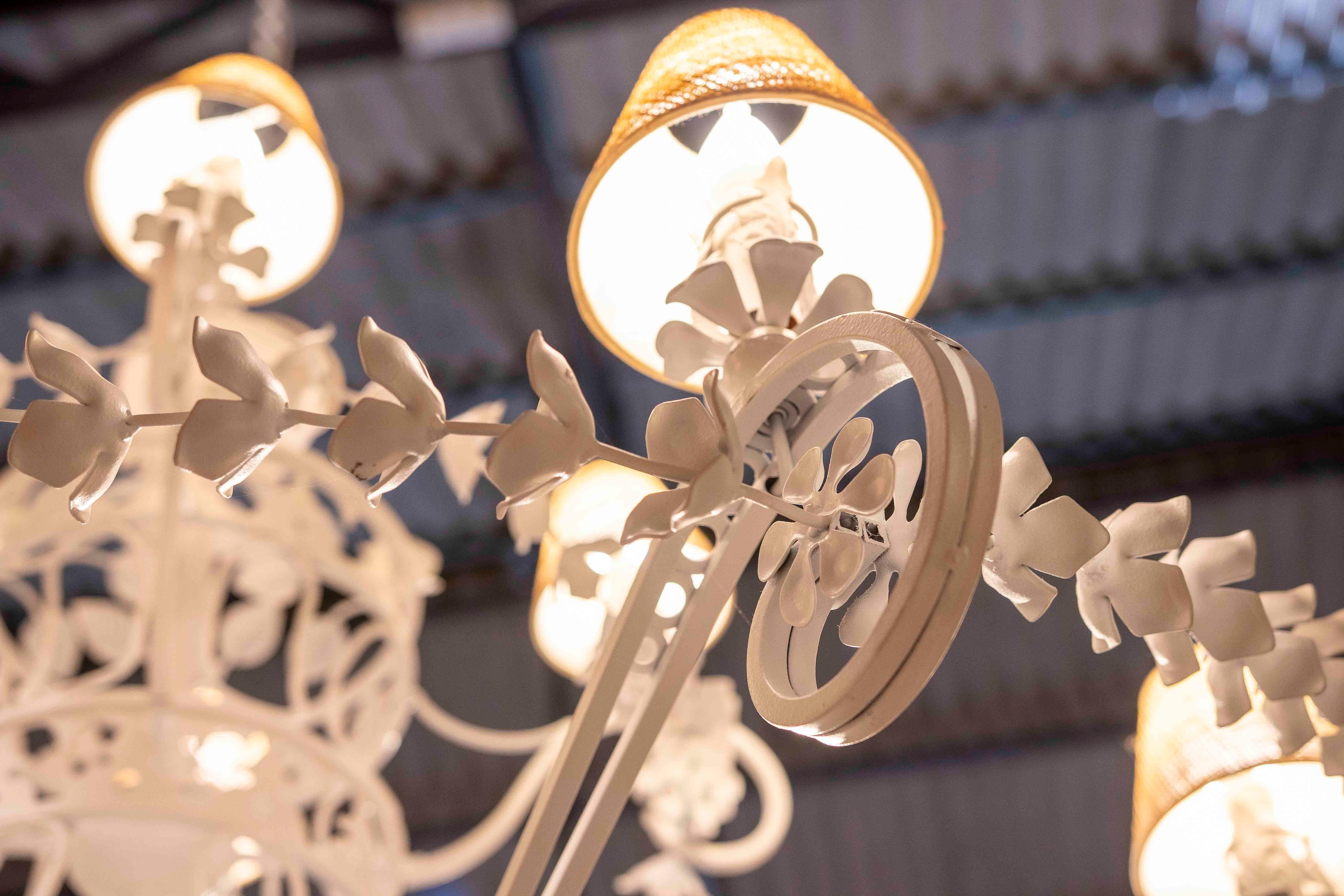 1990s Large Crown Style Ceiling Lamp in White Iron with Leaves For Sale 5