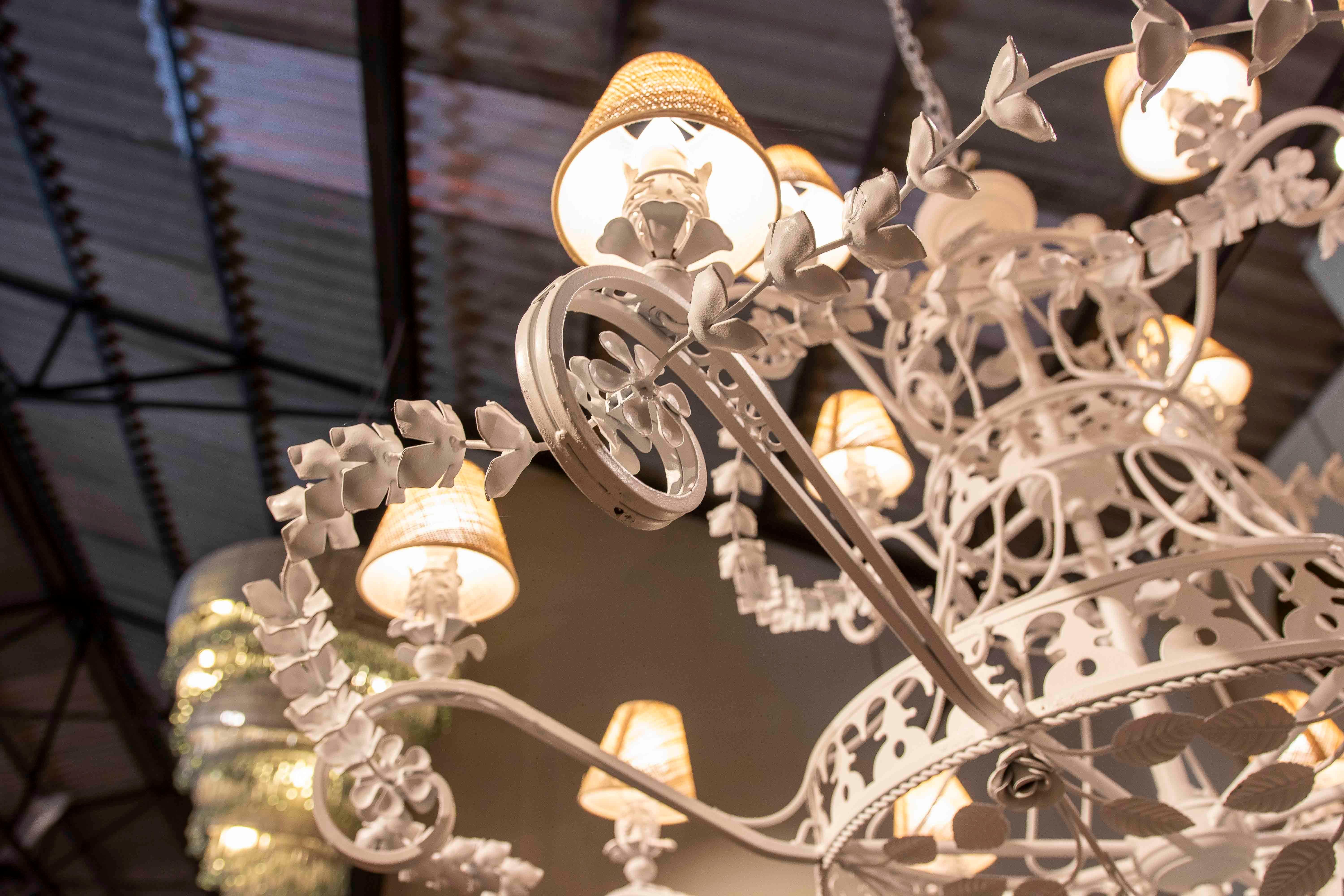 1990s Large Crown Style Ceiling Lamp in White Iron with Leaves For Sale 8