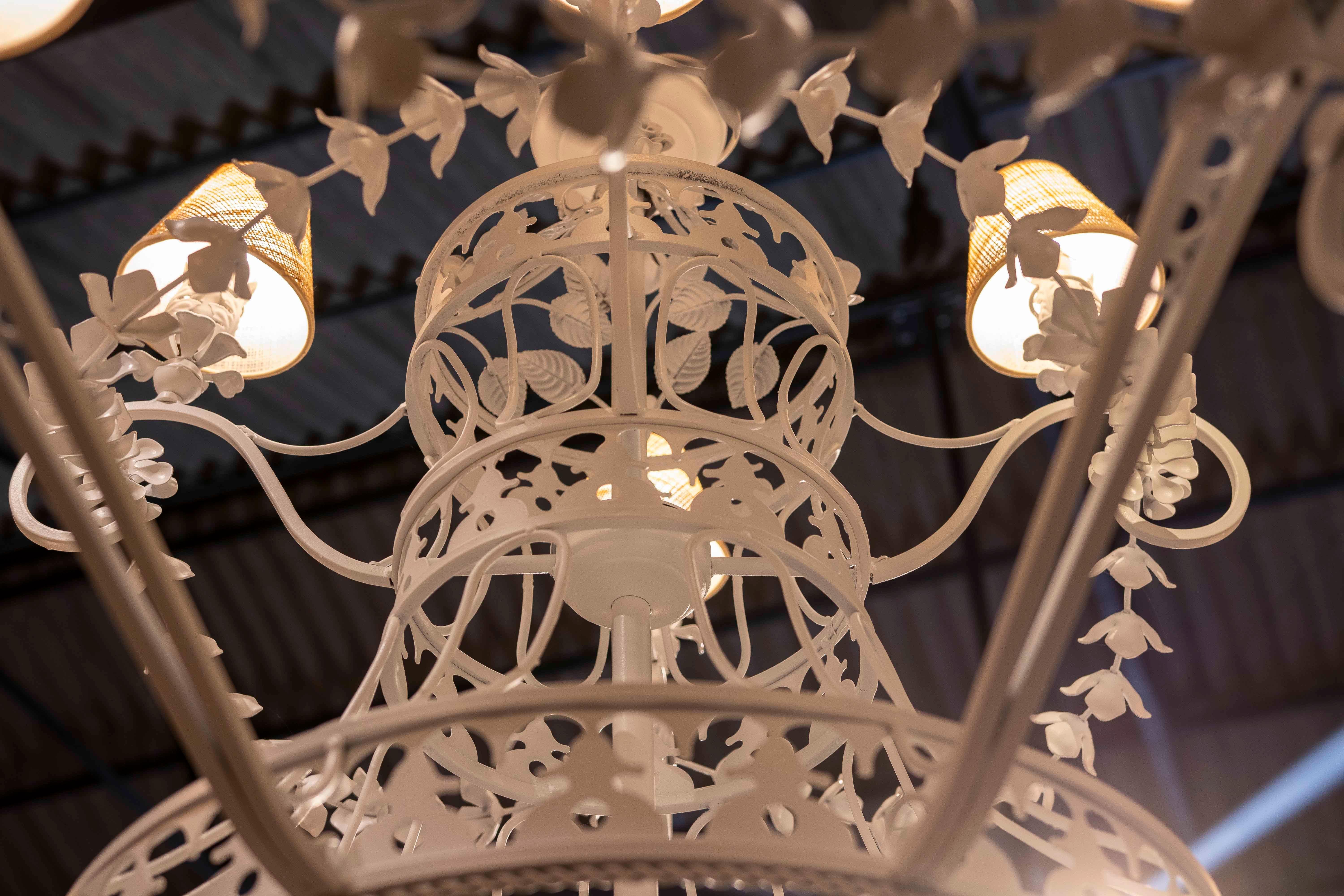 1990s Large Crown Style Ceiling Lamp in White Iron with Leaves For Sale 4