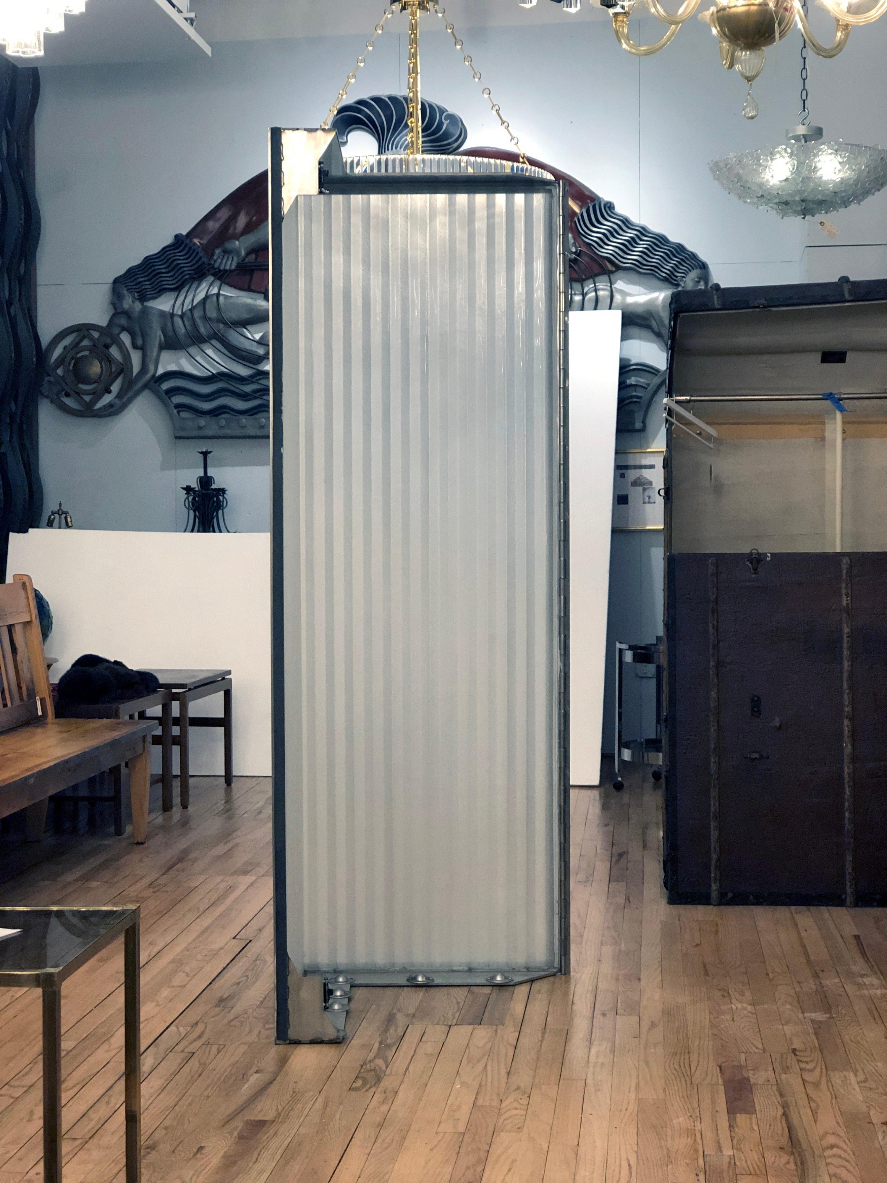1990s Large Moveable Corrugated Translucent Glass Panel 90 Degree Angle Frame In Good Condition For Sale In New York, NY