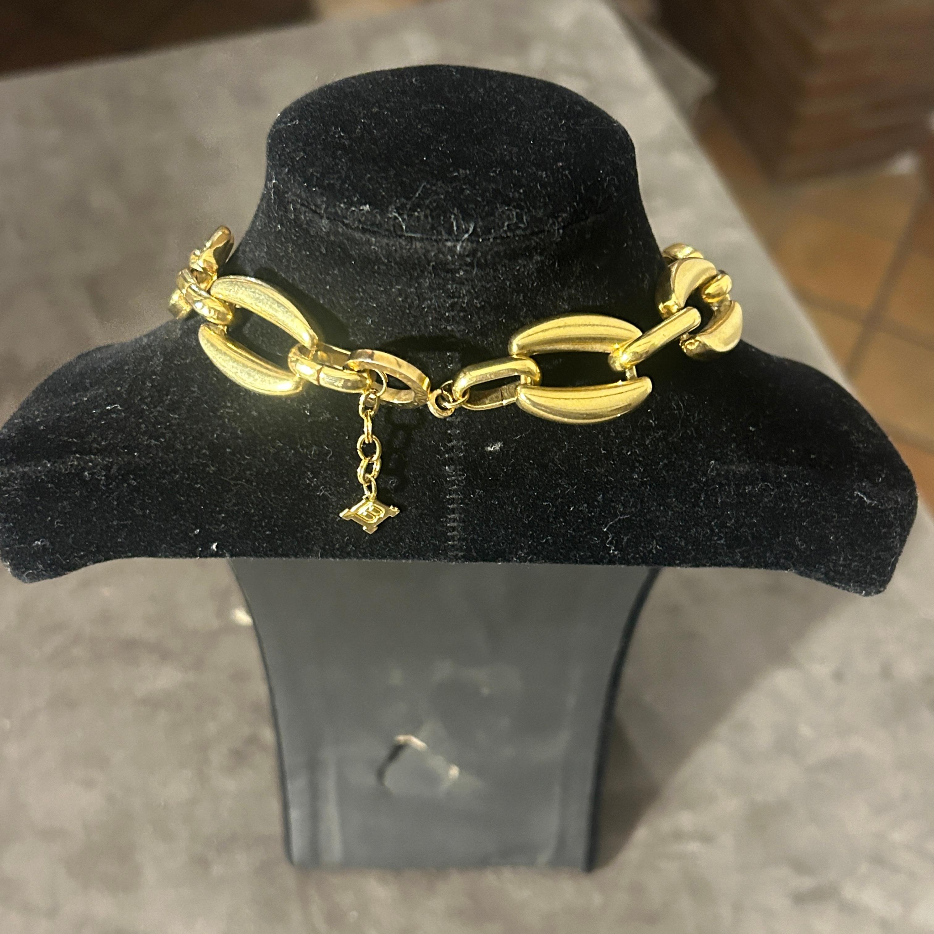 Laura Biagiotti, collier ras du cou avec médaillon en coquillage de couleur or, années 1990 en vente 8