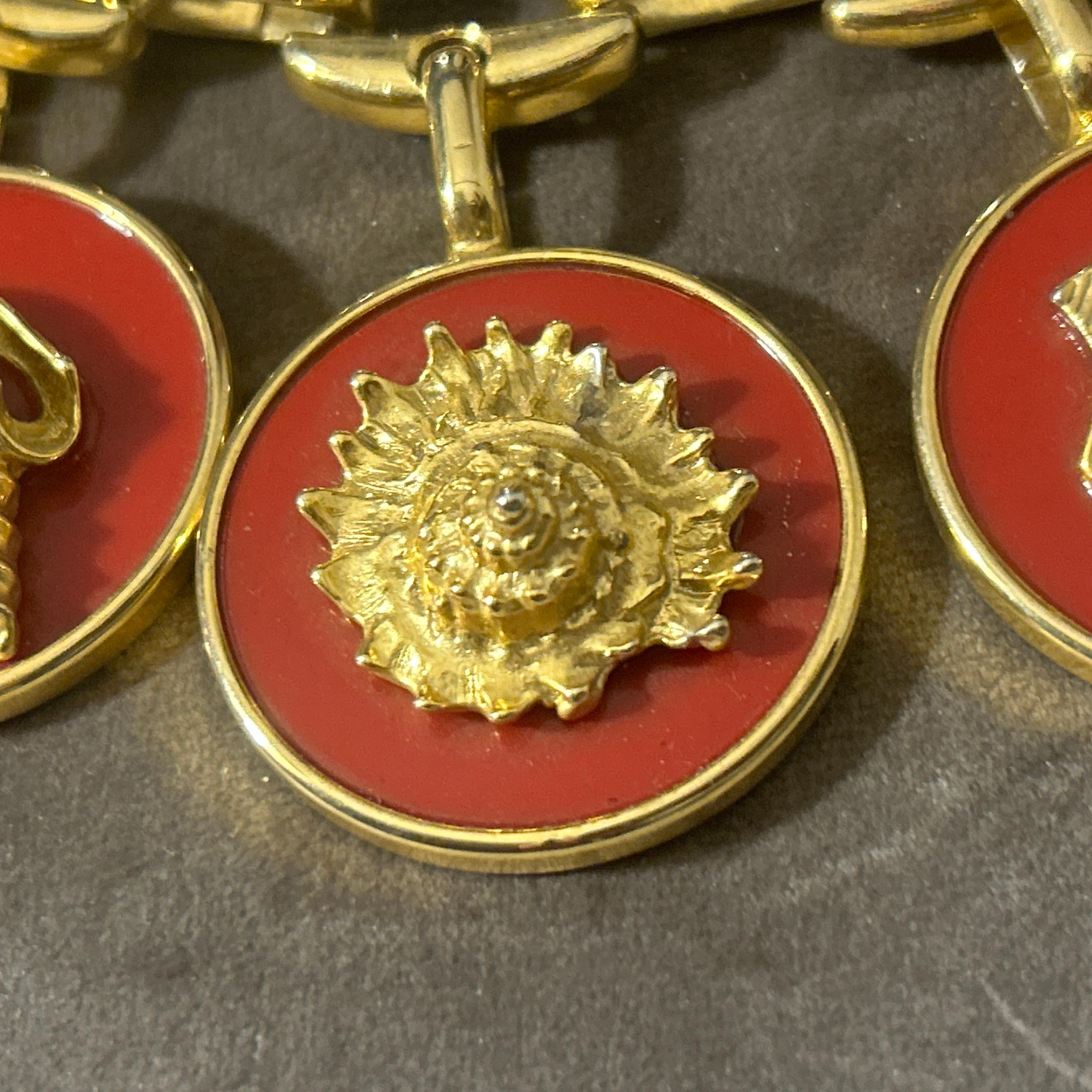 Rétro Laura Biagiotti, collier ras du cou avec médaillon en coquillage de couleur or, années 1990 en vente