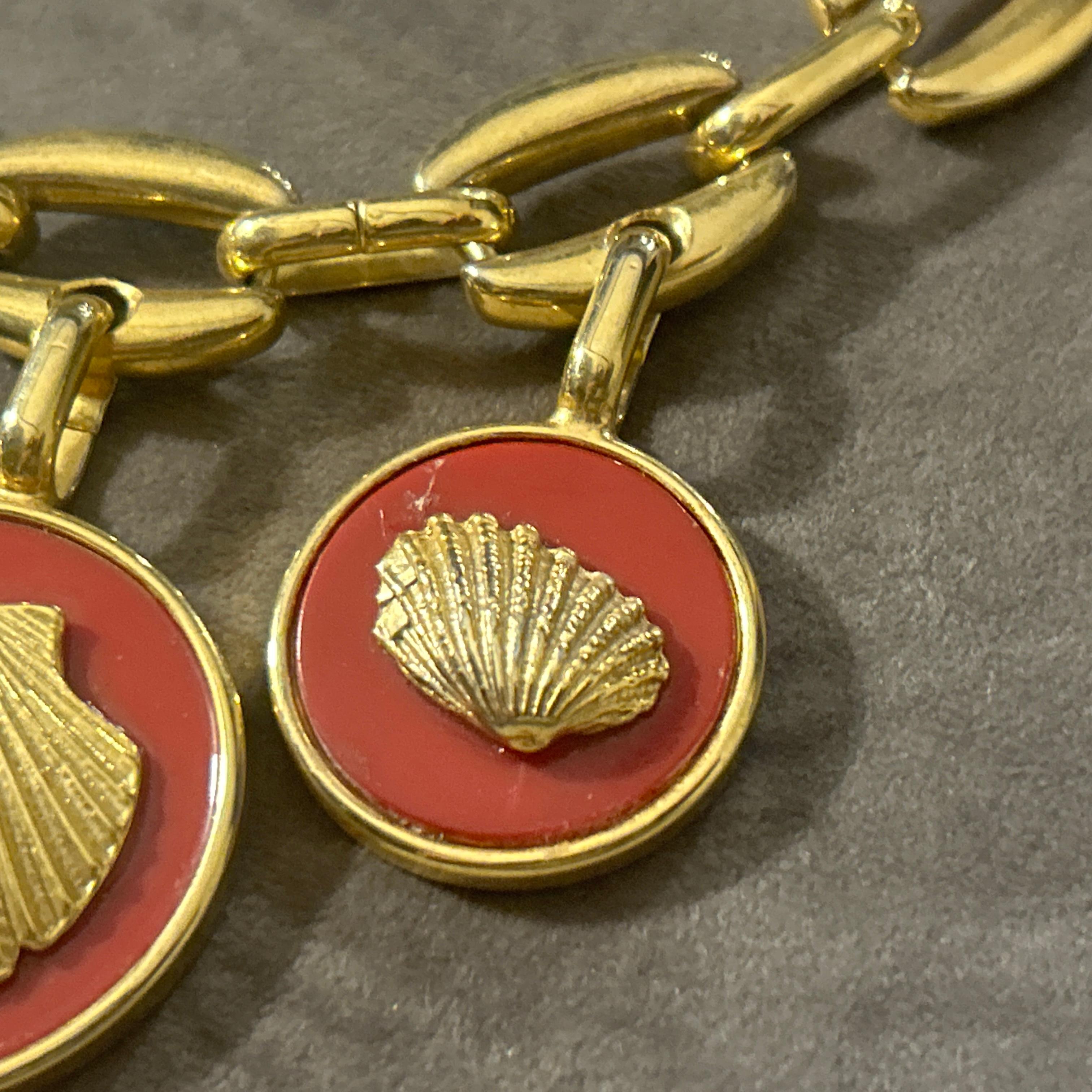 Laura Biagiotti, collier ras du cou avec médaillon en coquillage de couleur or, années 1990 en vente 3