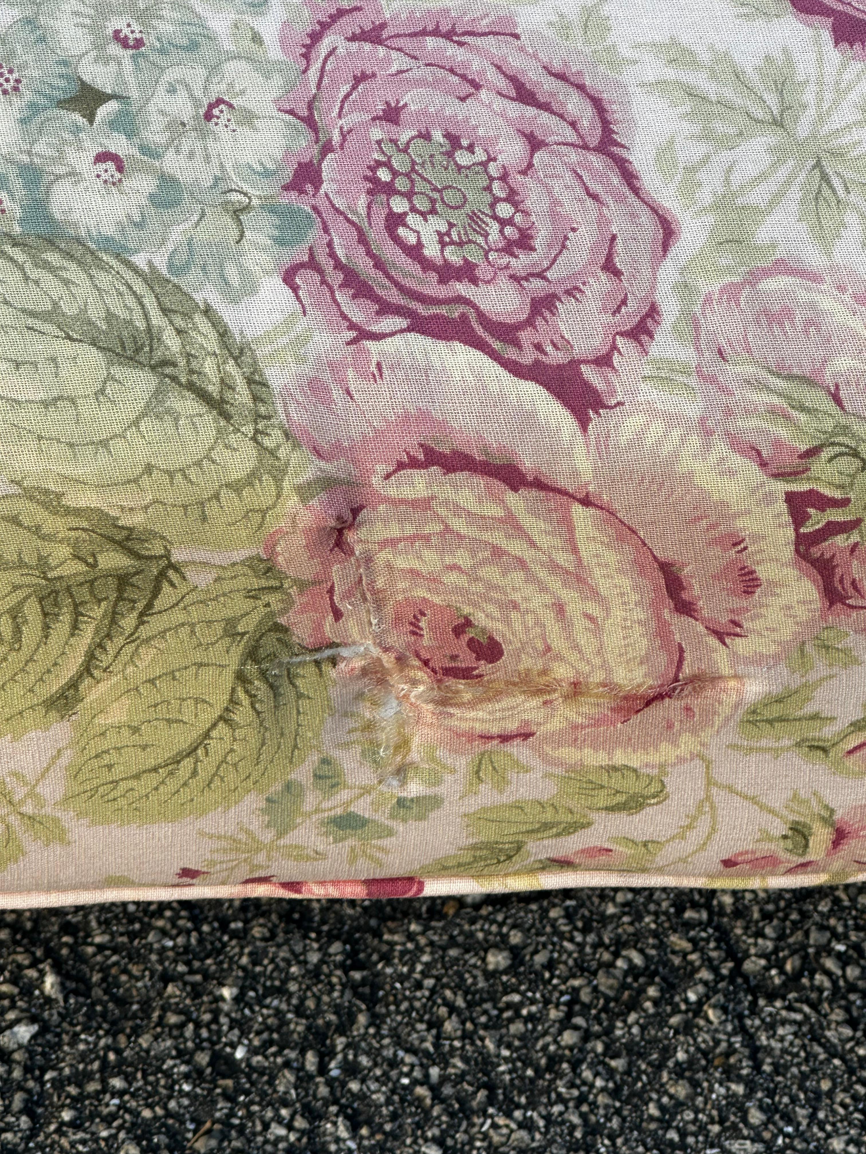 Chaise tuftée à fleurs en lin anglais sur roulettes Lee Industries des années 1990 en vente 5
