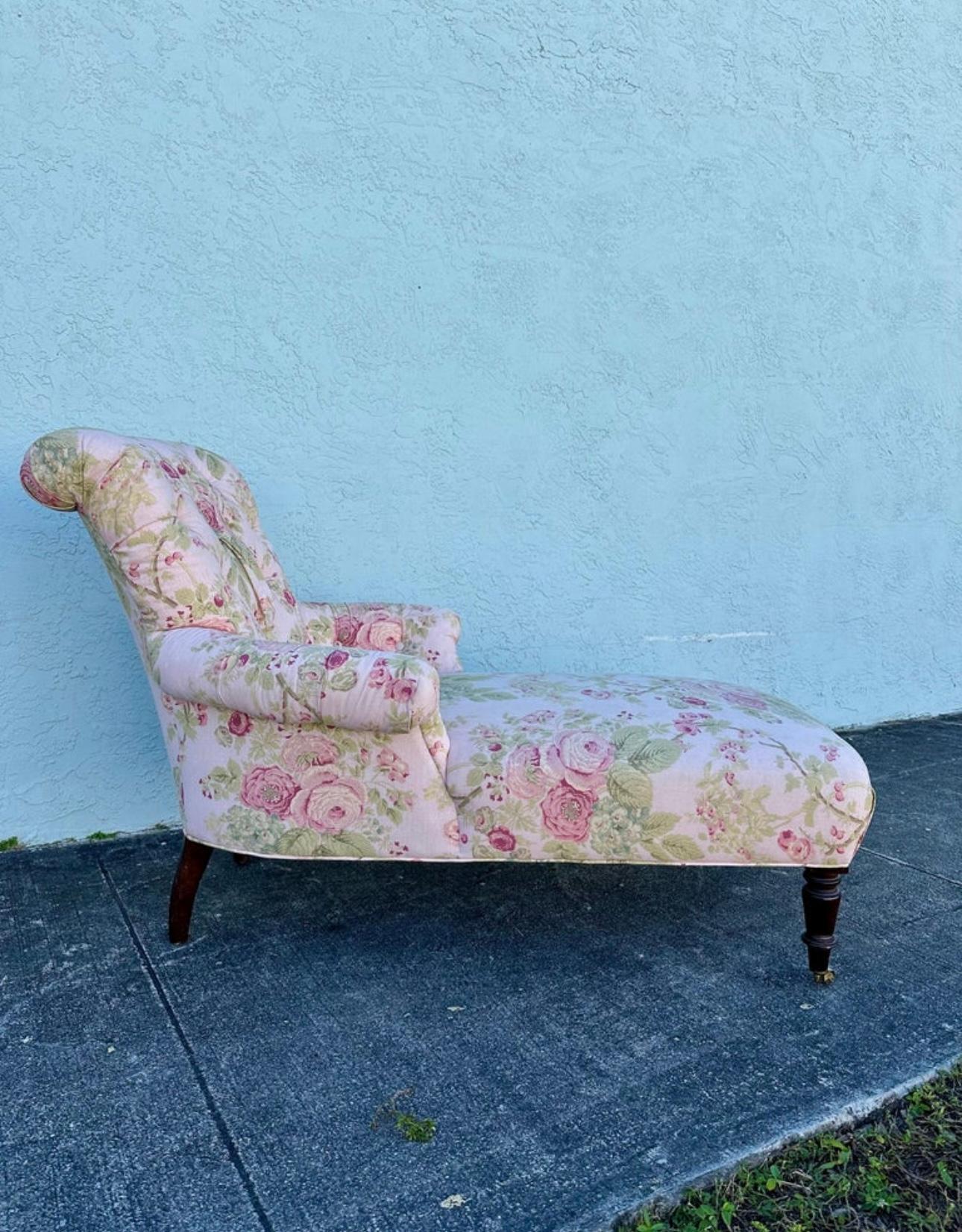 On offer on this occasion is one of the most stunning and rare, floral chaise lounge you could hope to find. Outstanding design is exhibited throughout. The beautiful chaise is statement piece and packed with personality!! Just look at the gorgeous