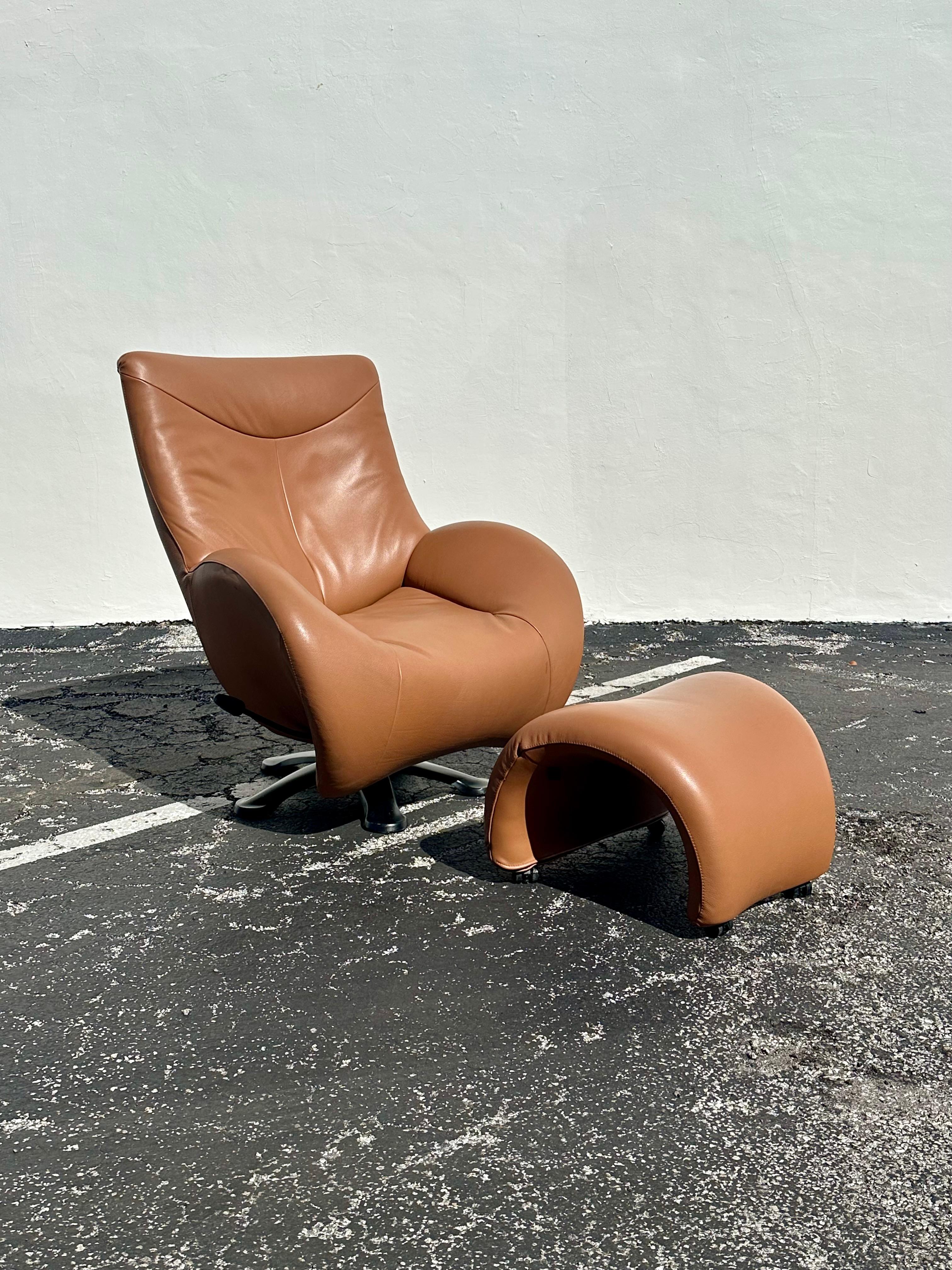 1990er Jahre Post Modern Leolux Skulpturaler Leder-Drehstuhl mit Ottomane, 2er-Set (Postmoderne) im Angebot