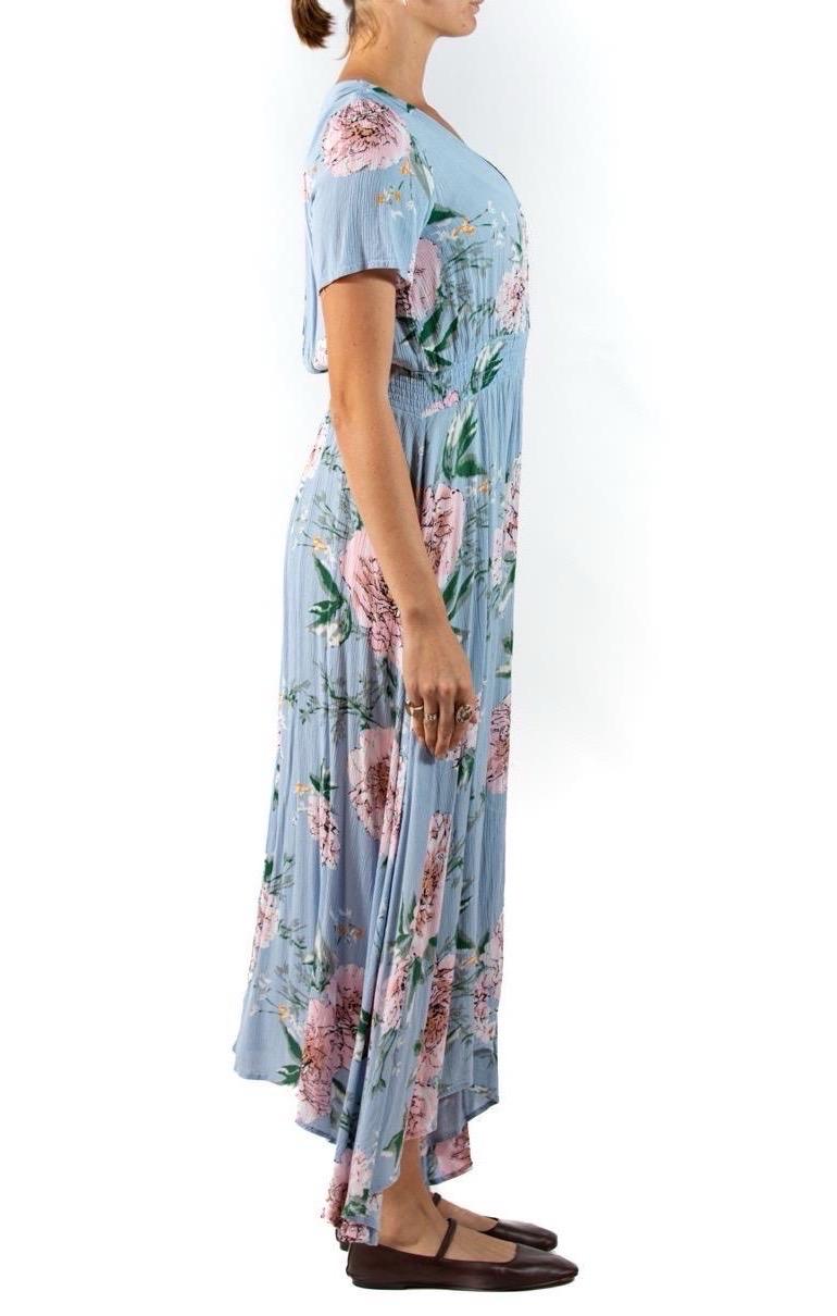 1990S Light Blue Floral Rayon Crinkle Crepe 1940S Style Dress In Excellent Condition For Sale In New York, NY
