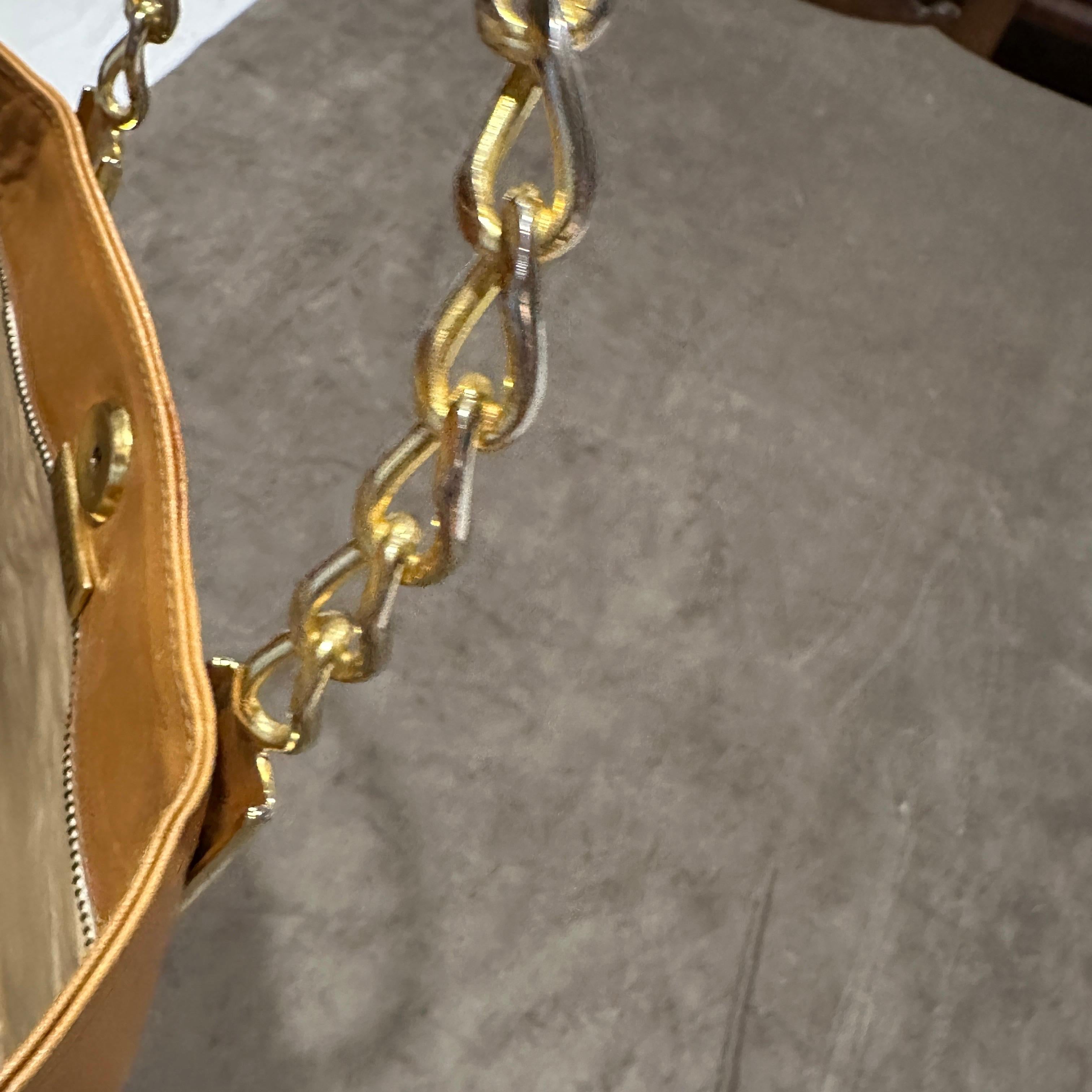 1990s Light Tan Leather and Gilded Metal Italian Tote Bag by Edoardo Giannotti en vente 1