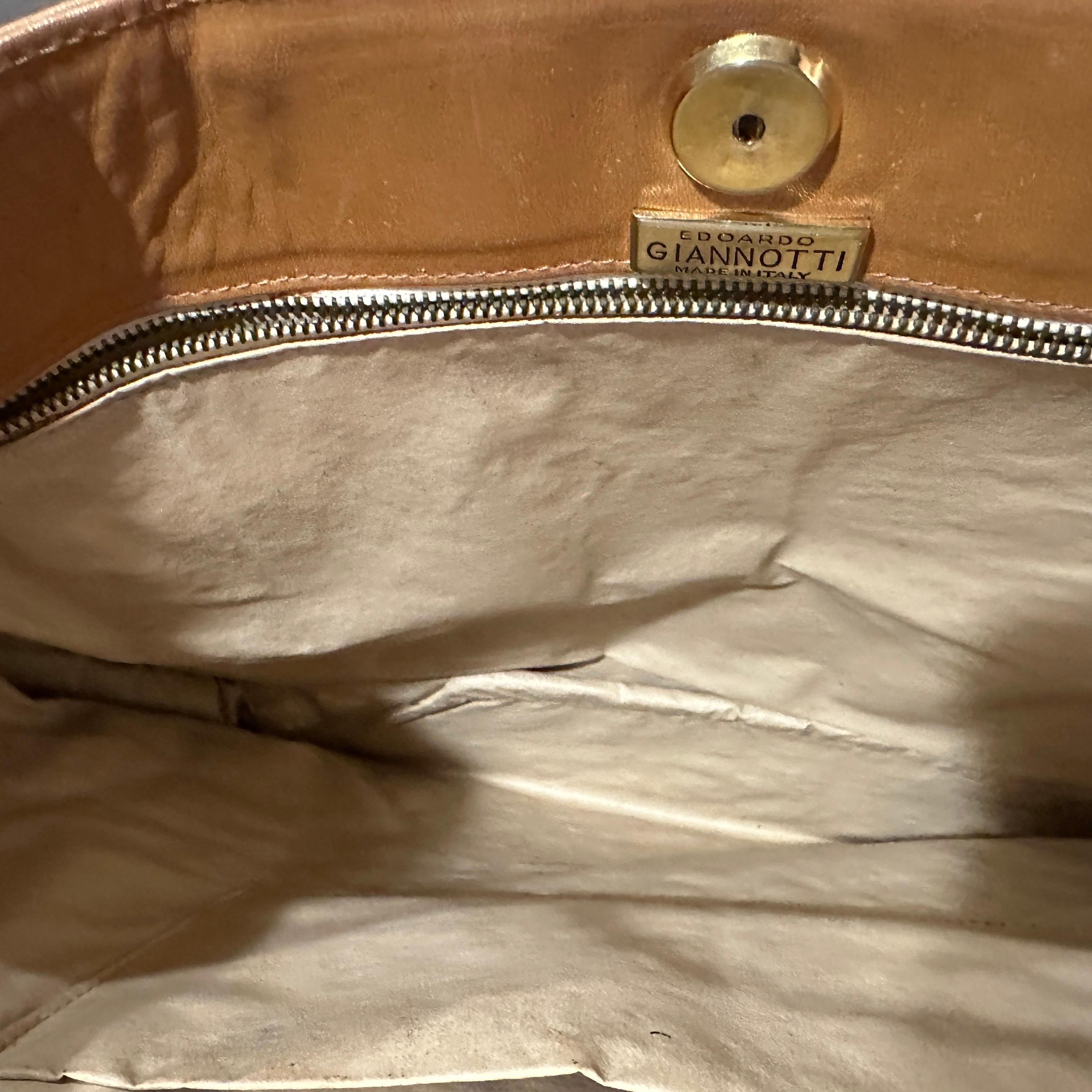 1990s Light Tan Leather and Gilded Metal Italian Tote Bag by Edoardo Giannotti en vente 2