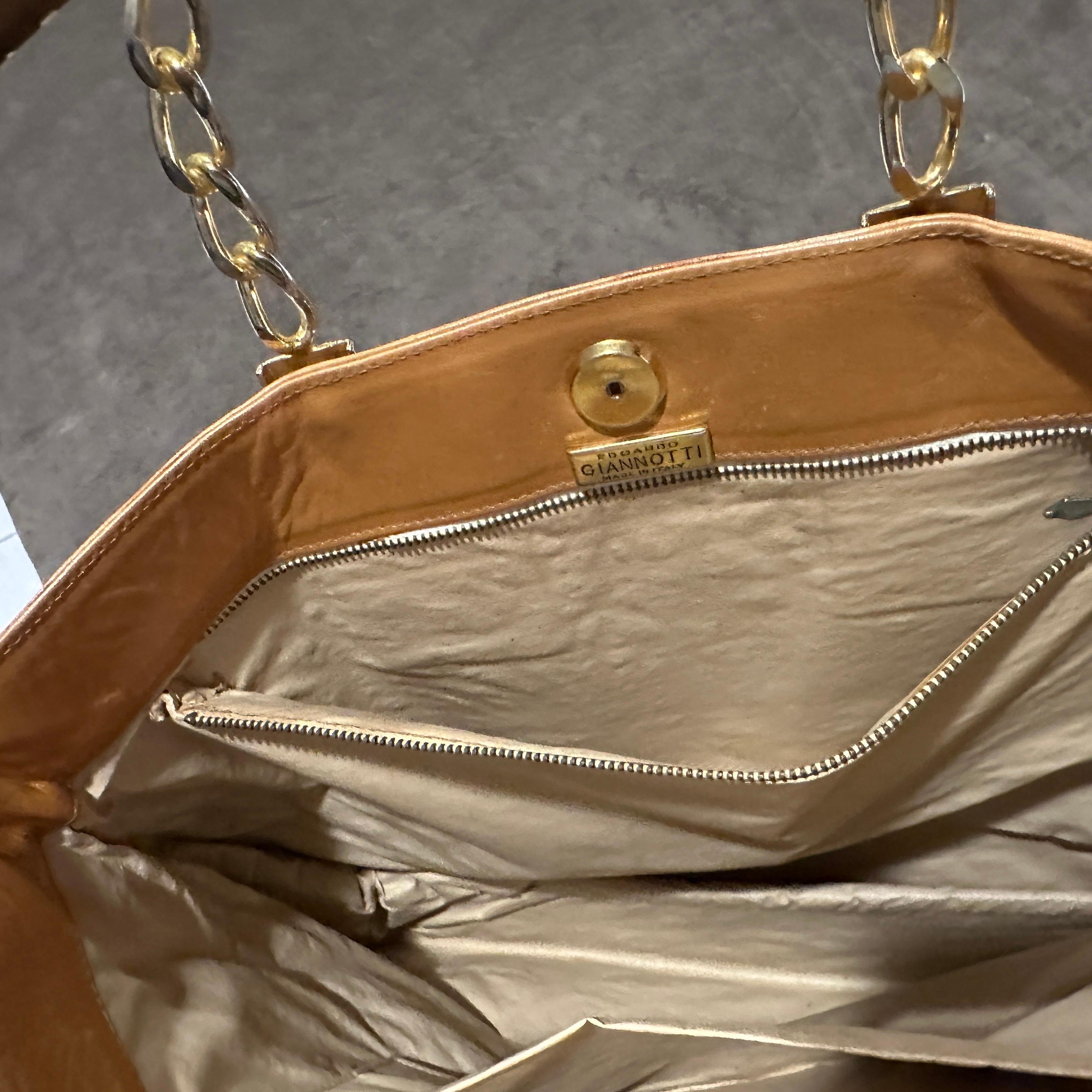 1990s Light Tan Leather and Gilded Metal Italian Tote Bag by Edoardo Giannotti en vente 3