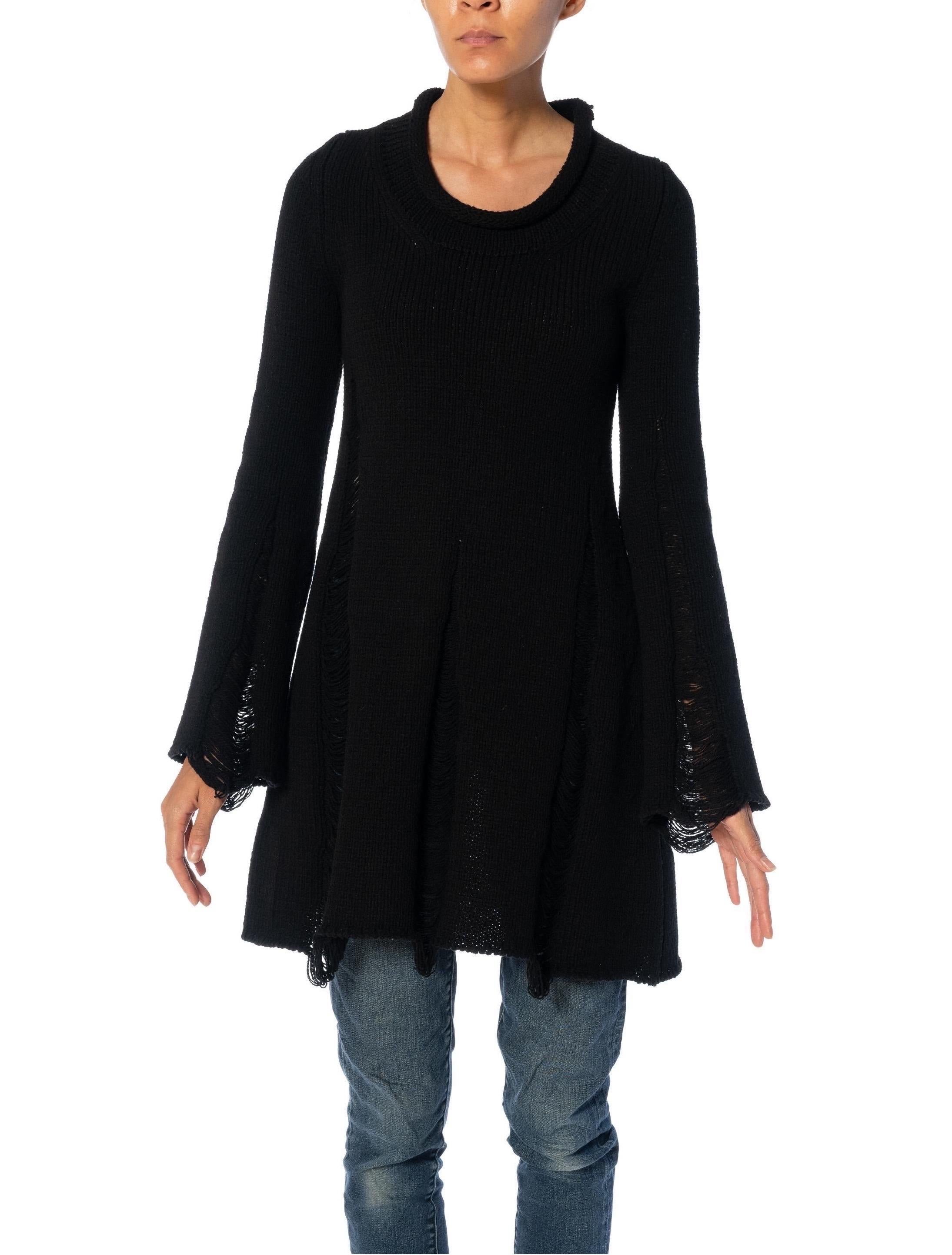 1990er LIMI Schwarzes Pulloverkleid aus Wolle und Poly-Strick im Distressed-Stil Damen im Angebot