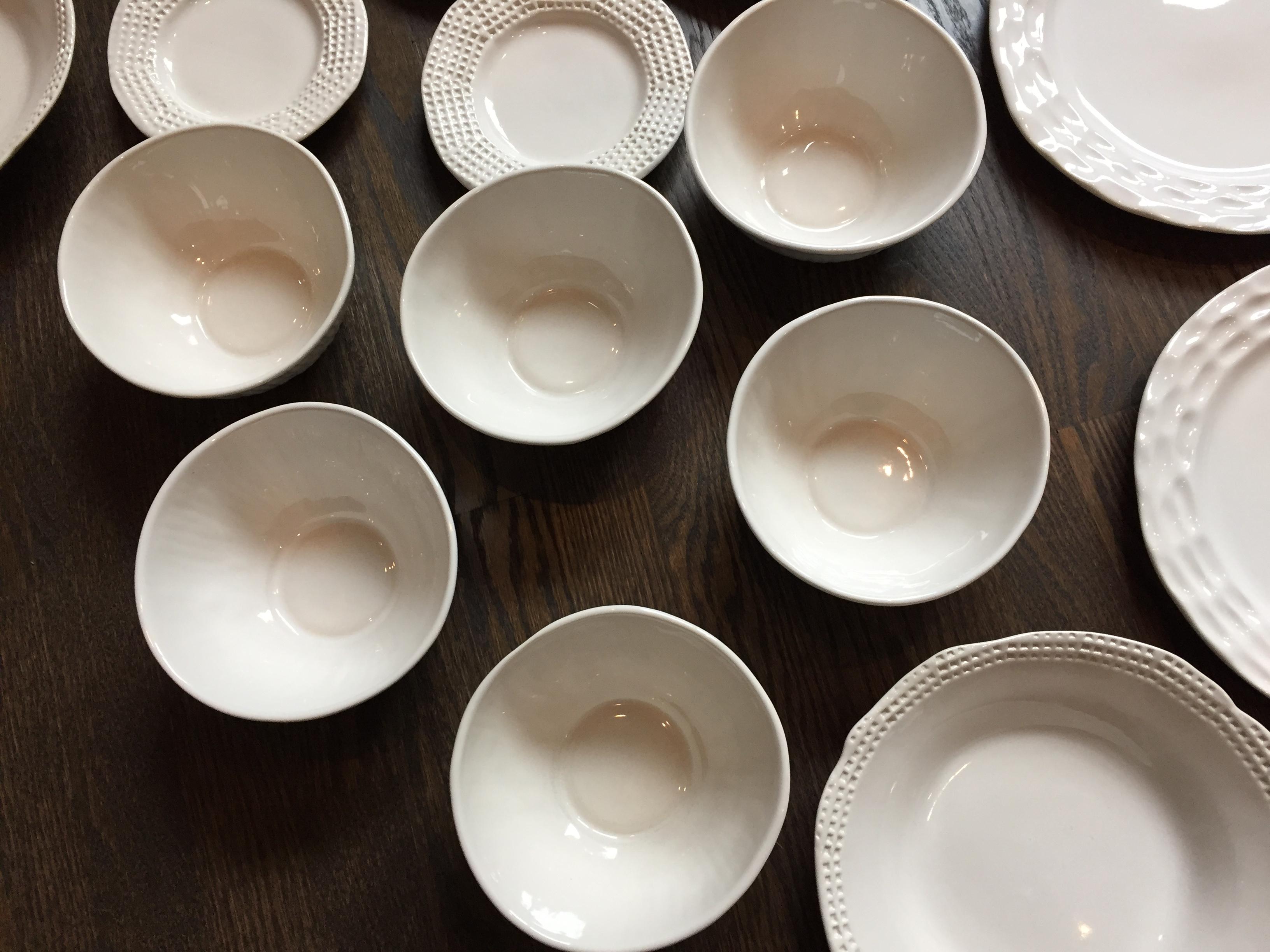 American Michael Wainwright Dinnerware Set of 30 Pieces 1990s Limited Edition For Sale