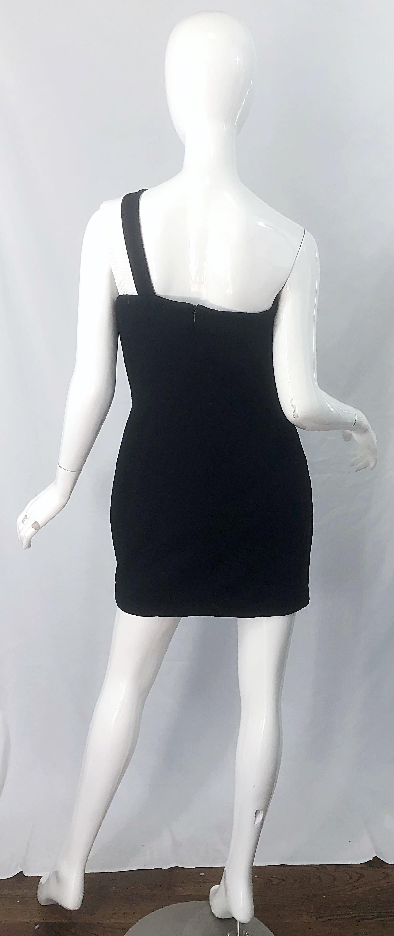 1990s Linda Segal Size 10 Black and White Cotton One Shoulder Vintage 90s Dress For Sale 5