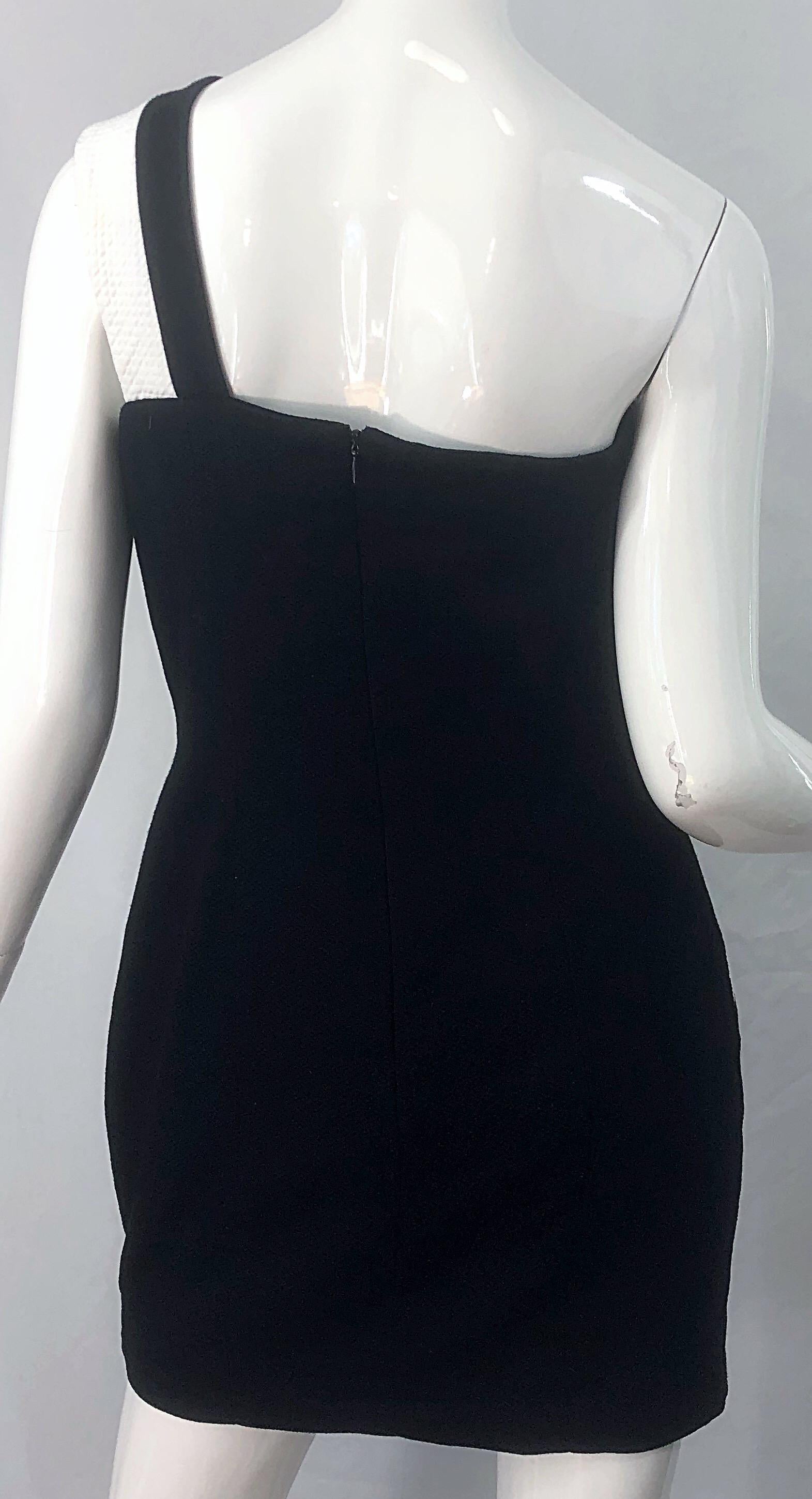 1990s Linda Segal Size 10 Black and White Cotton One Shoulder Vintage 90s Dress For Sale 2