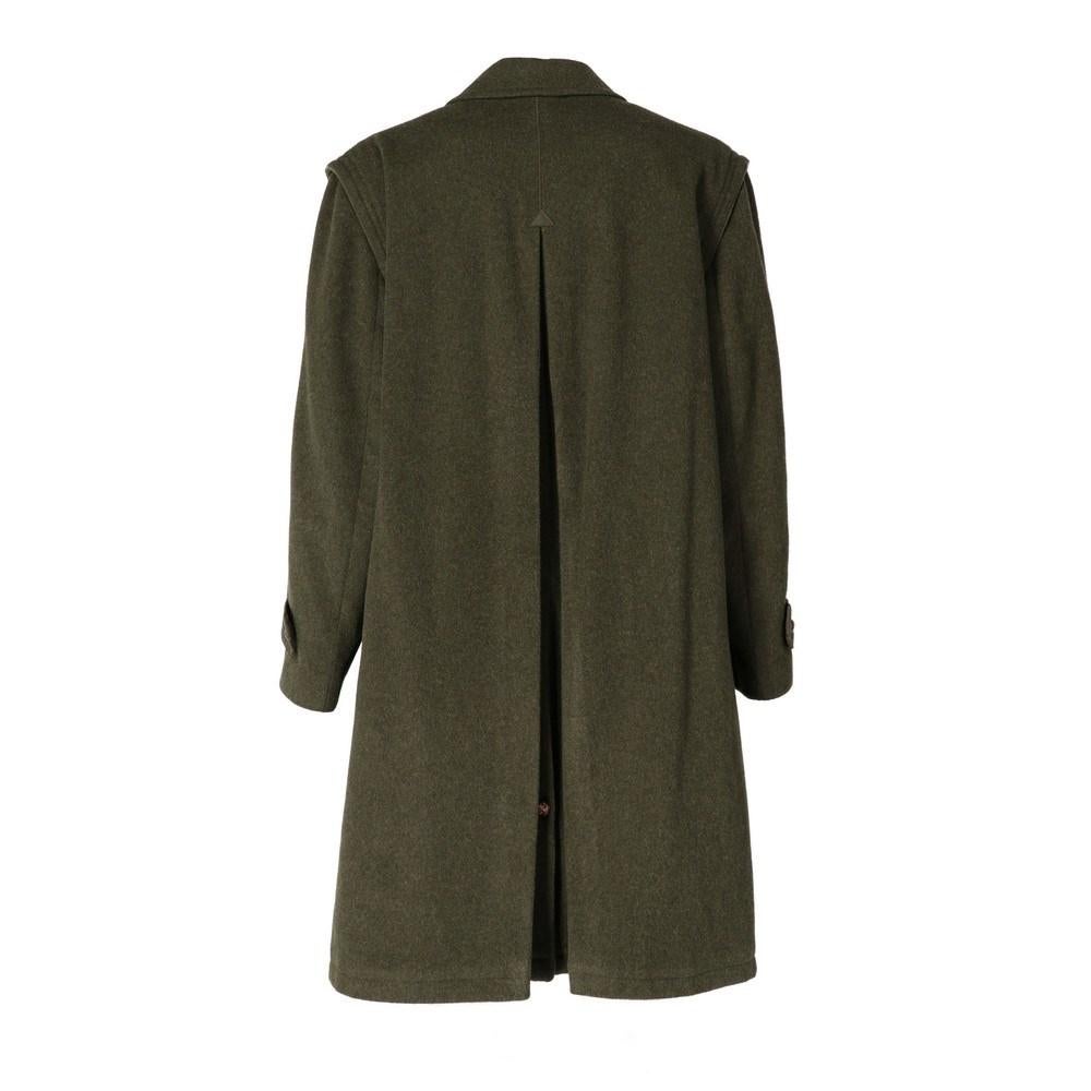  Loden Salko green wool coat with two front welt pockets, one inner zipped pocket, back inverted pleat, classic collar, chinstrap, front closure with covered leather buttons and semi lined interior.

Size: XL

Flat measurements
Height: 106 cm
Bust: