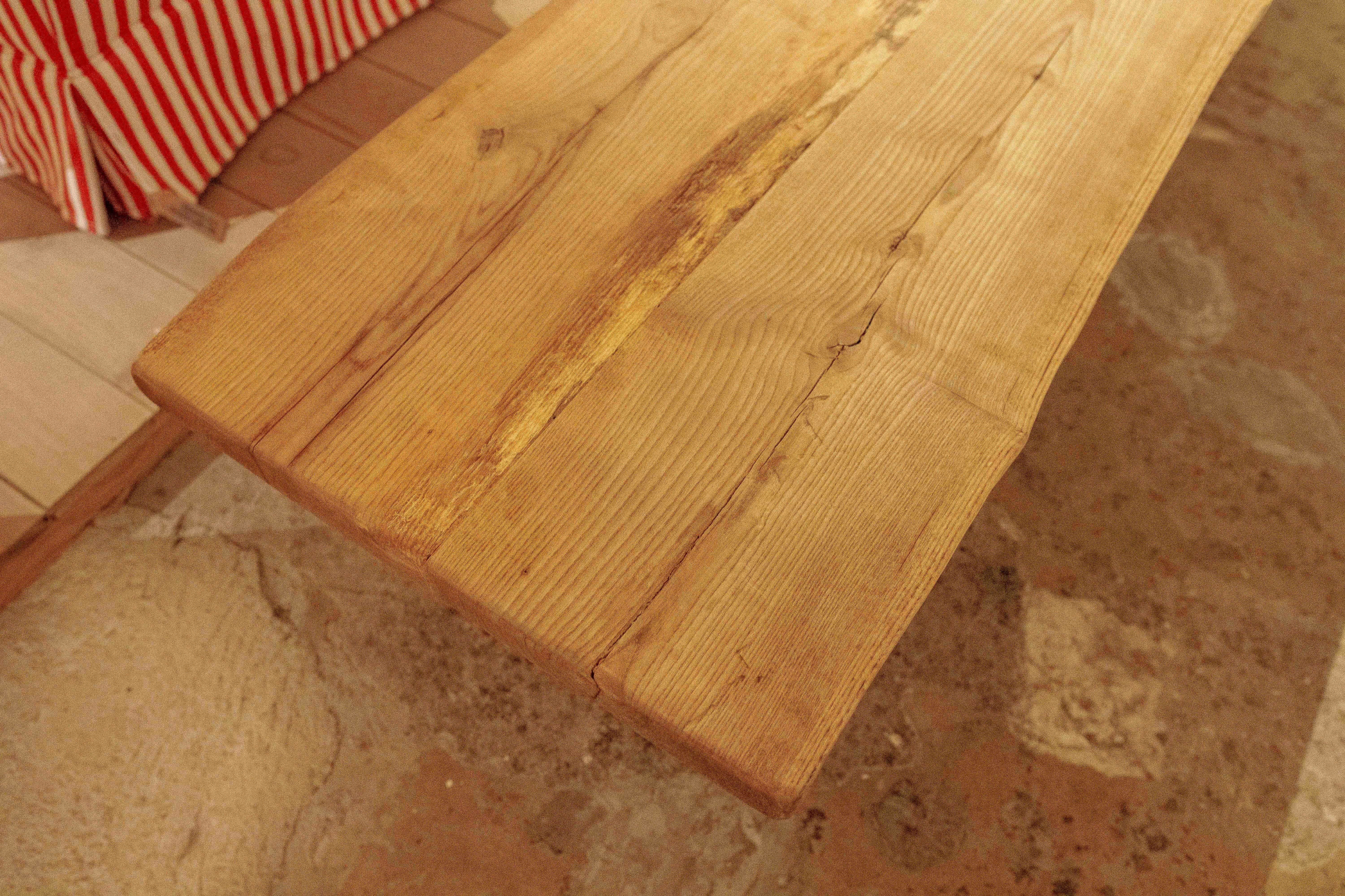 Espagnol 1990 Long banc rustique en Wood Solid avec une finition naturelle en vente