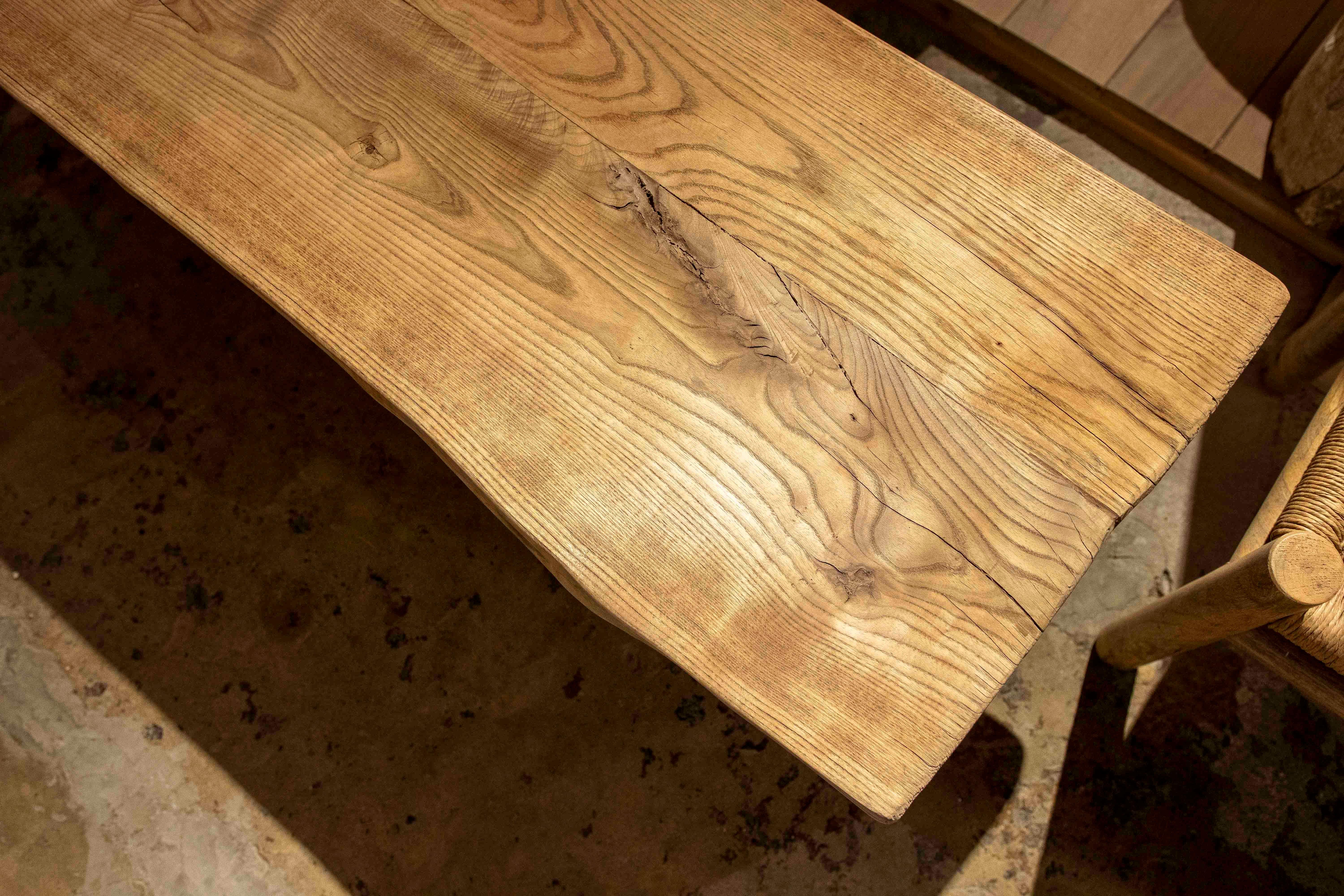 Bois 1990 Long banc rustique en Wood Solid avec une finition naturelle en vente