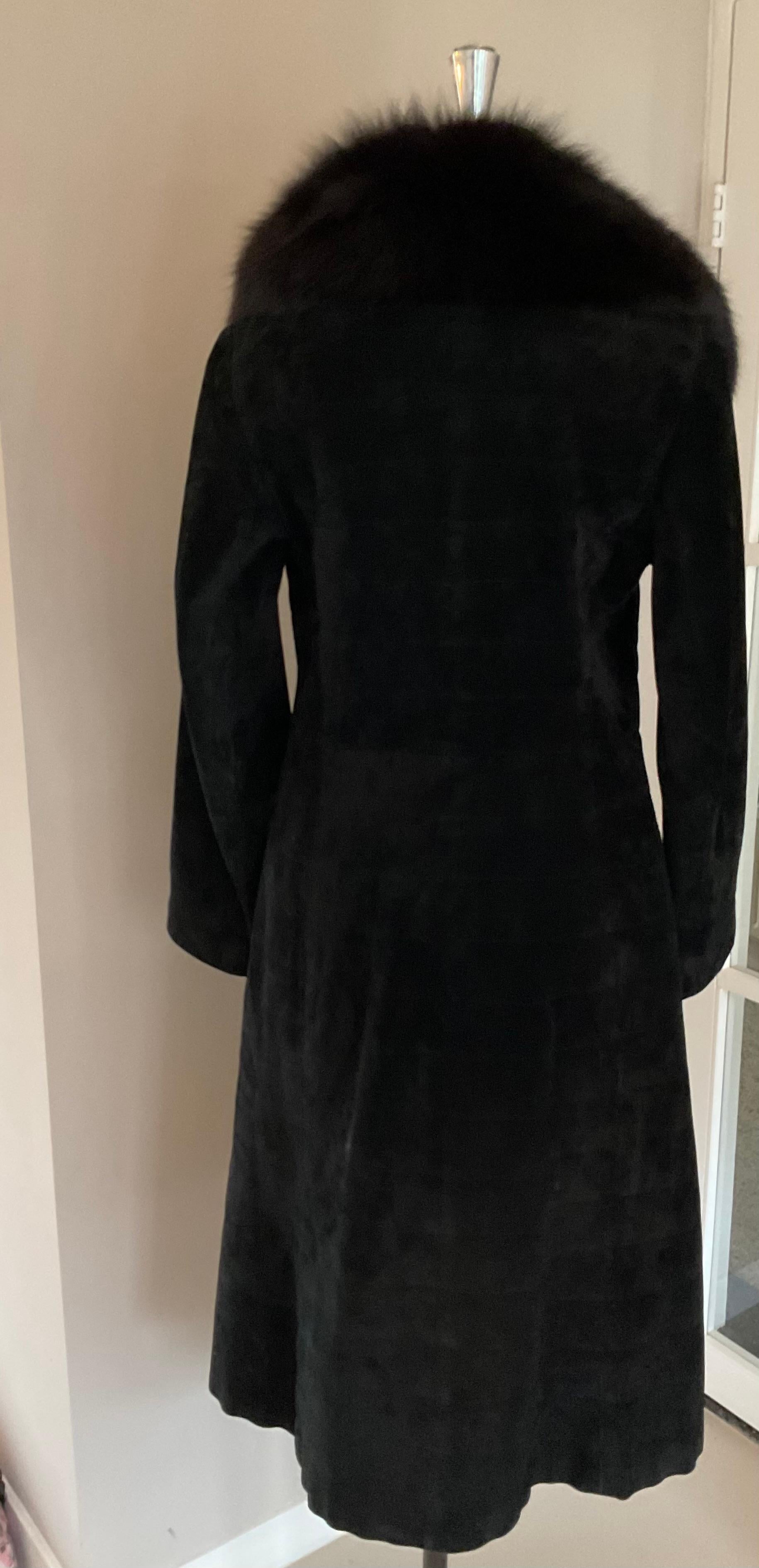 1990 Long manteau en daim avec col en fourrure en vente 9