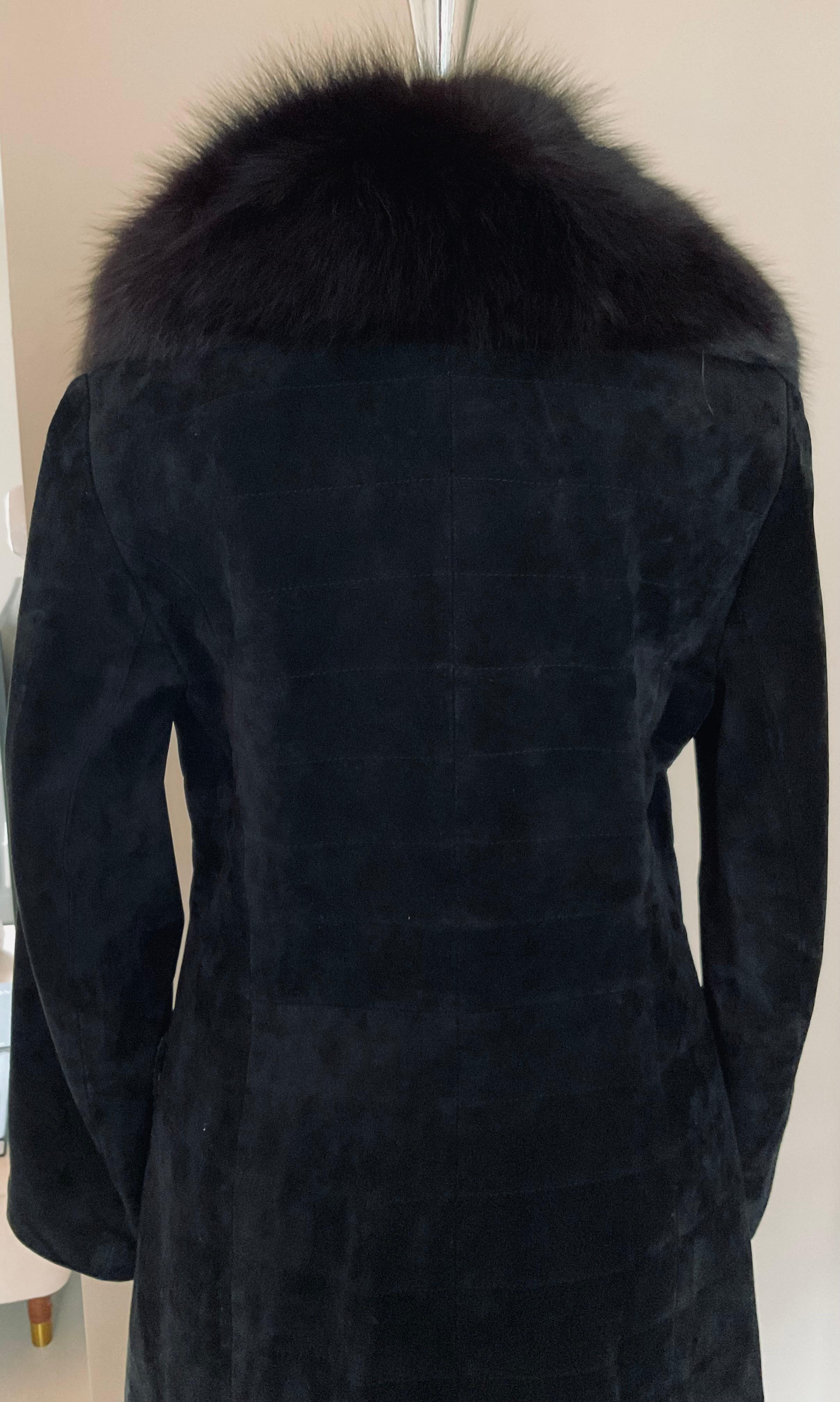 1990 Long manteau en daim avec col en fourrure en vente 10