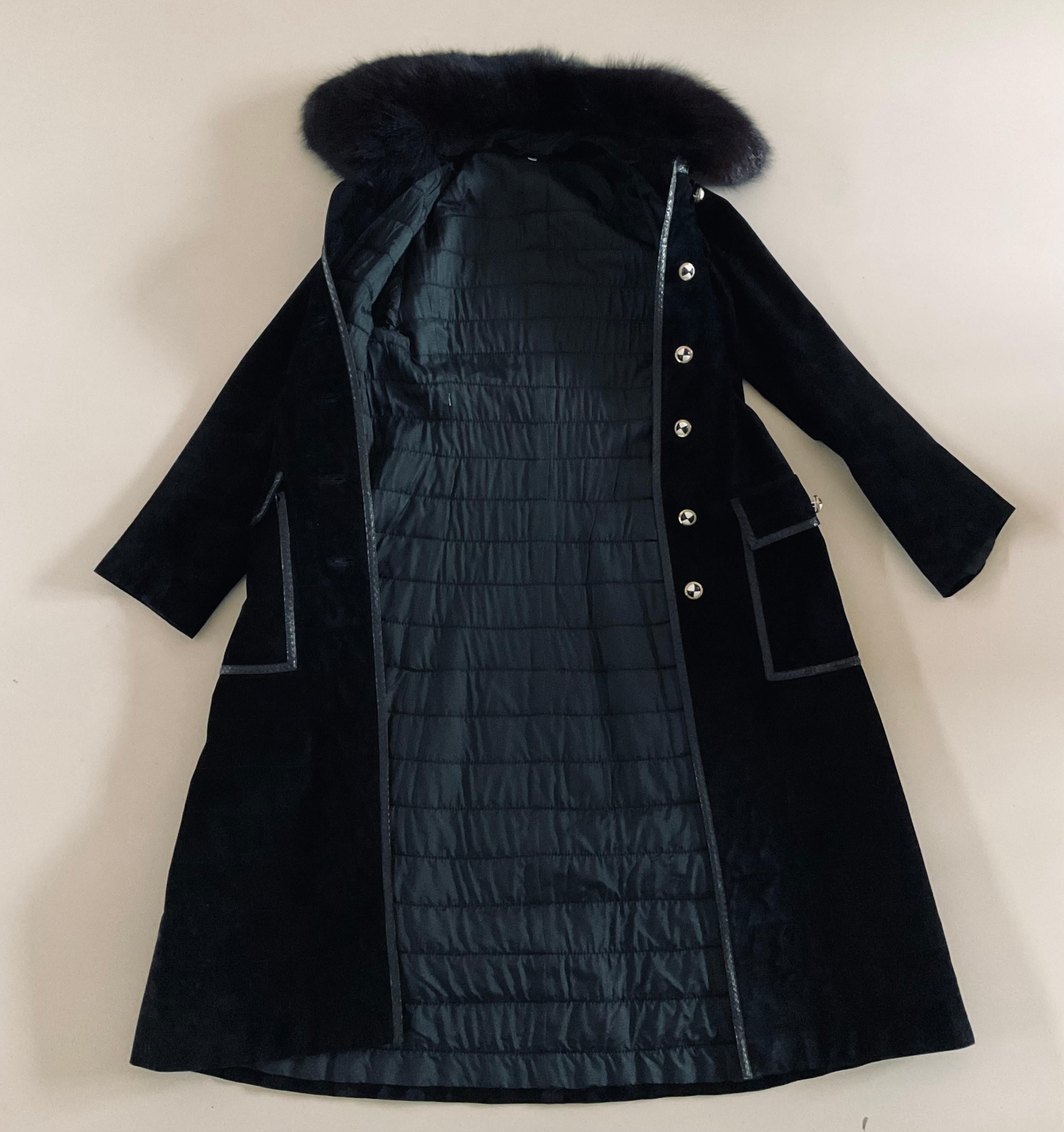 1990 Long manteau en daim avec col en fourrure en vente 3