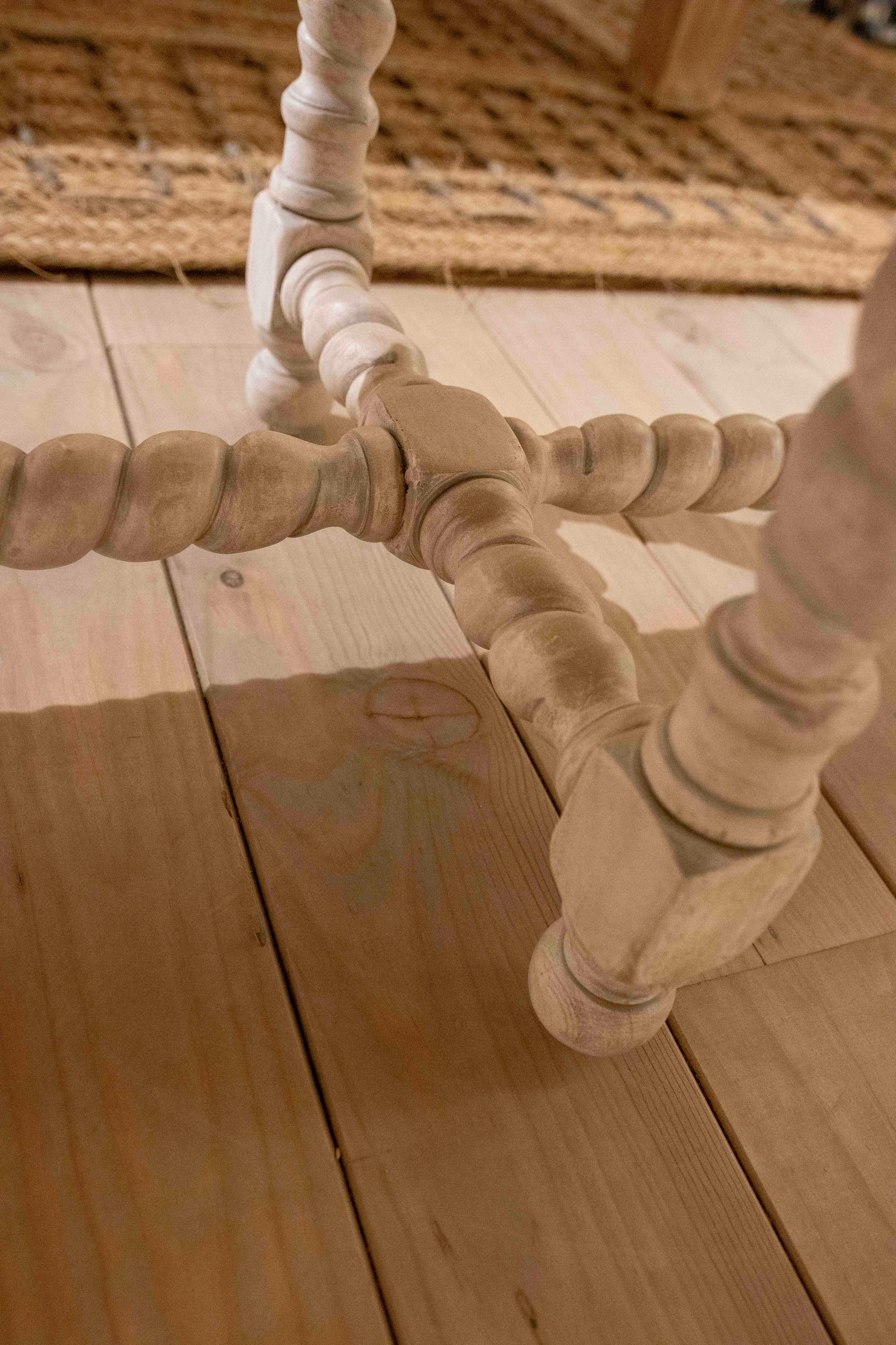 Banc tapissé des années 1990 avec pieds tournés sculptés en bois de style rustique en vente 5