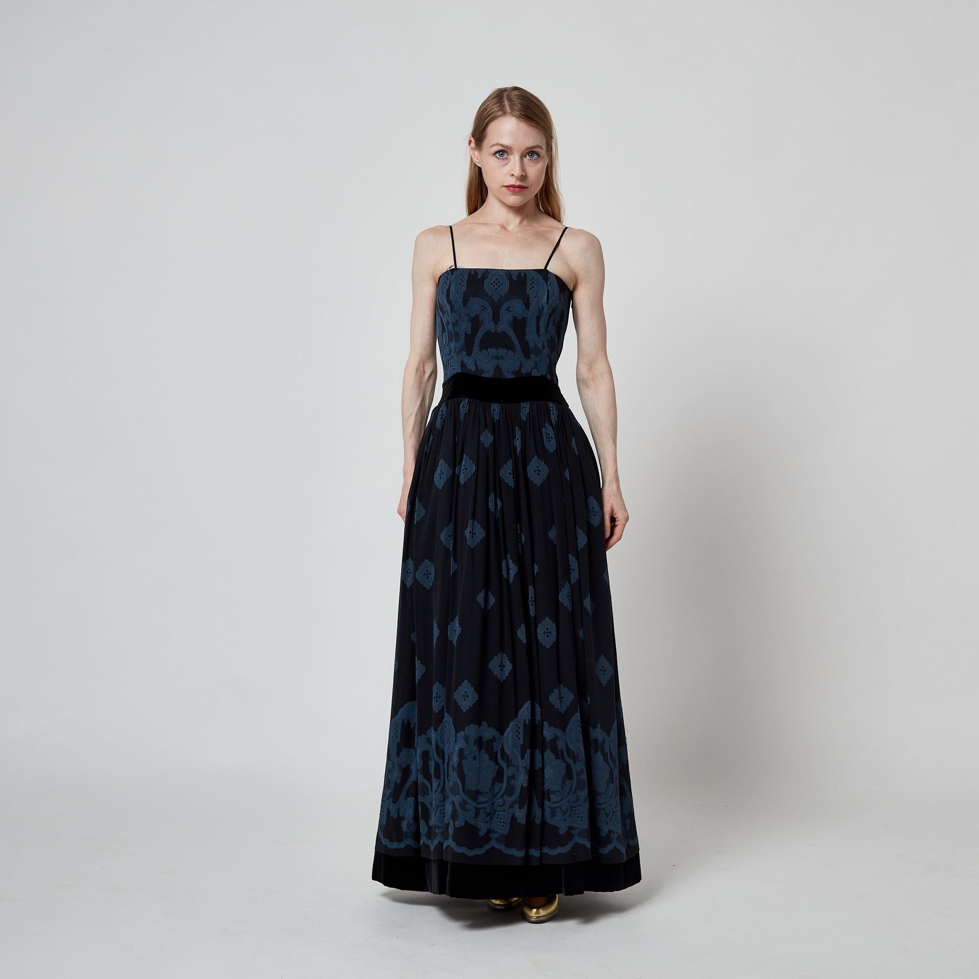 Robe Louis Feraud en soie bleue et velours noir brode (annes 1990) en vente 1