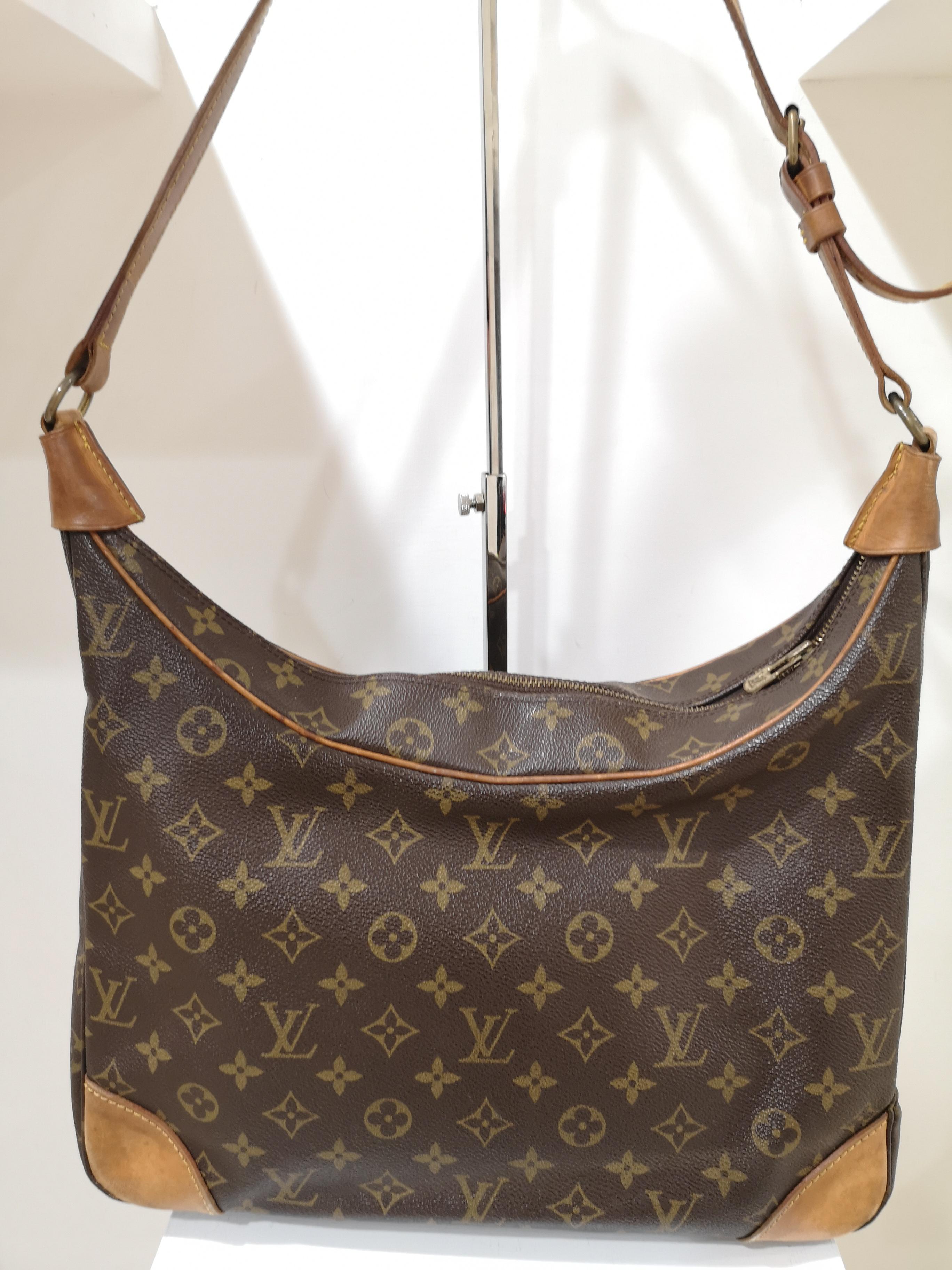 Louis Vuitton monogram shoulder bag
measurements: 32 * 36 cm
total lenght bag and handle 62 cm adjustable 
depth 12 cm