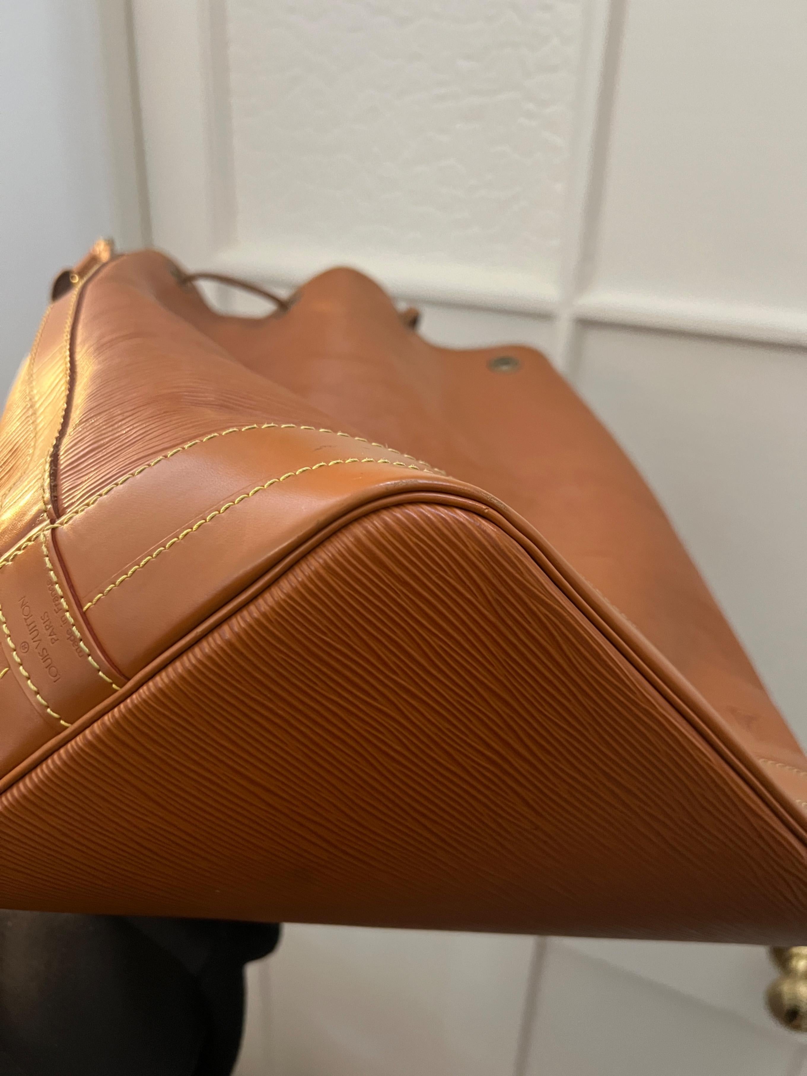 1990er Louis Vuitton Cipango Gold Epi Leder Noe GM Bucket Bag im Angebot 5