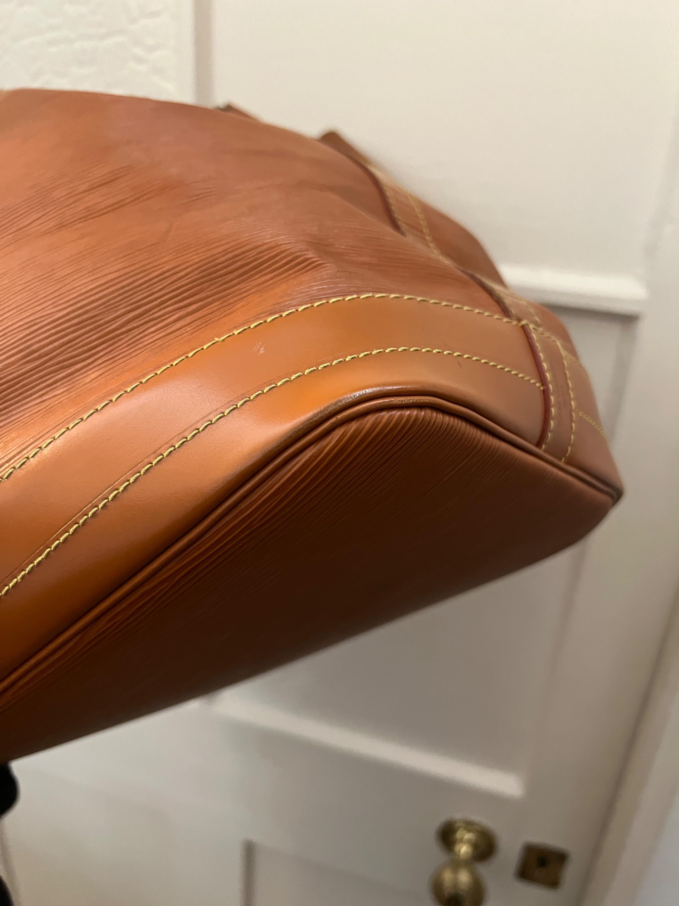 1990er Louis Vuitton Cipango Gold Epi Leder Noe GM Bucket Bag im Angebot 2