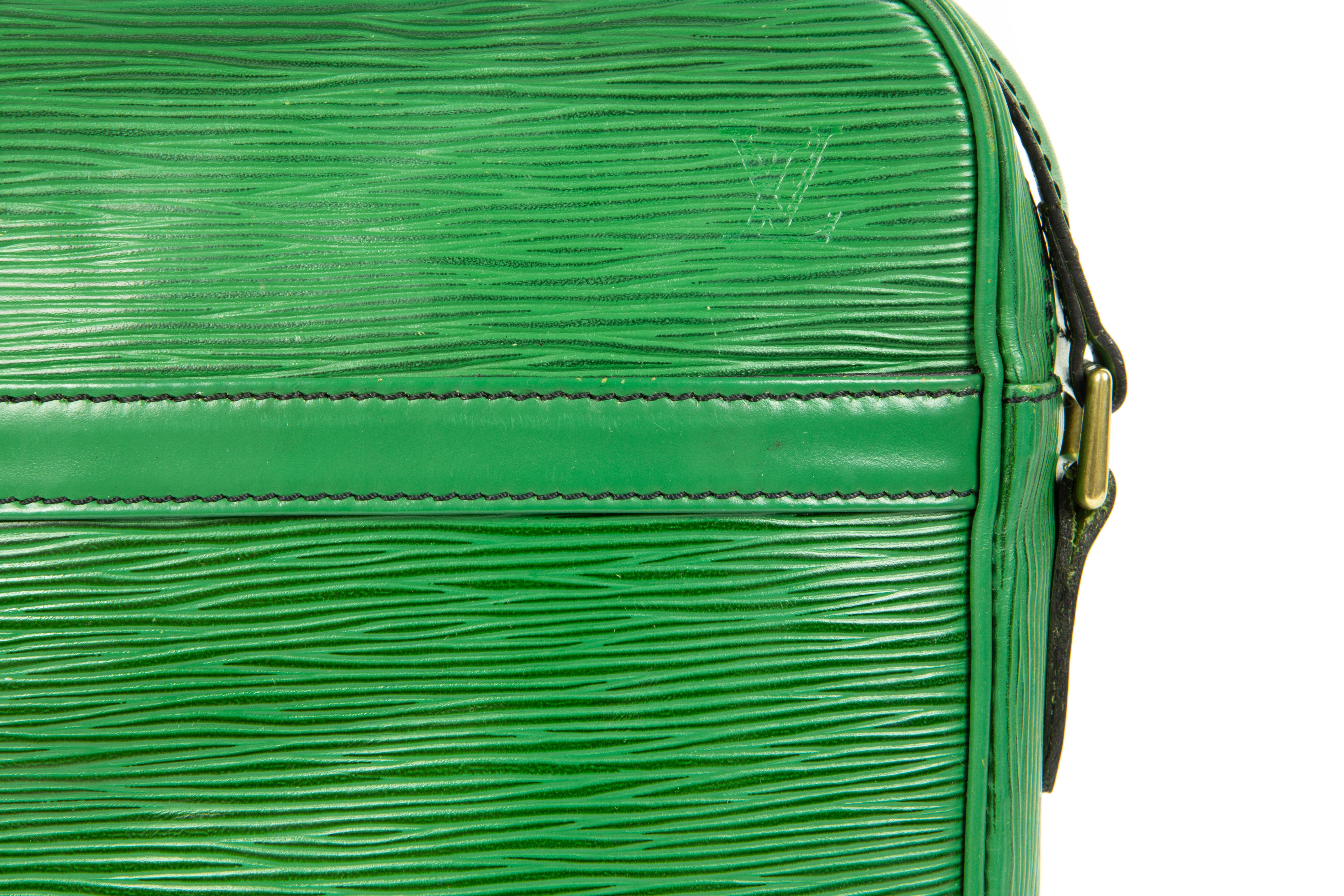 Donna Borsa a tracolla Louis Vuitton anni '90 in pelle Greene & Greene Danube in vendita