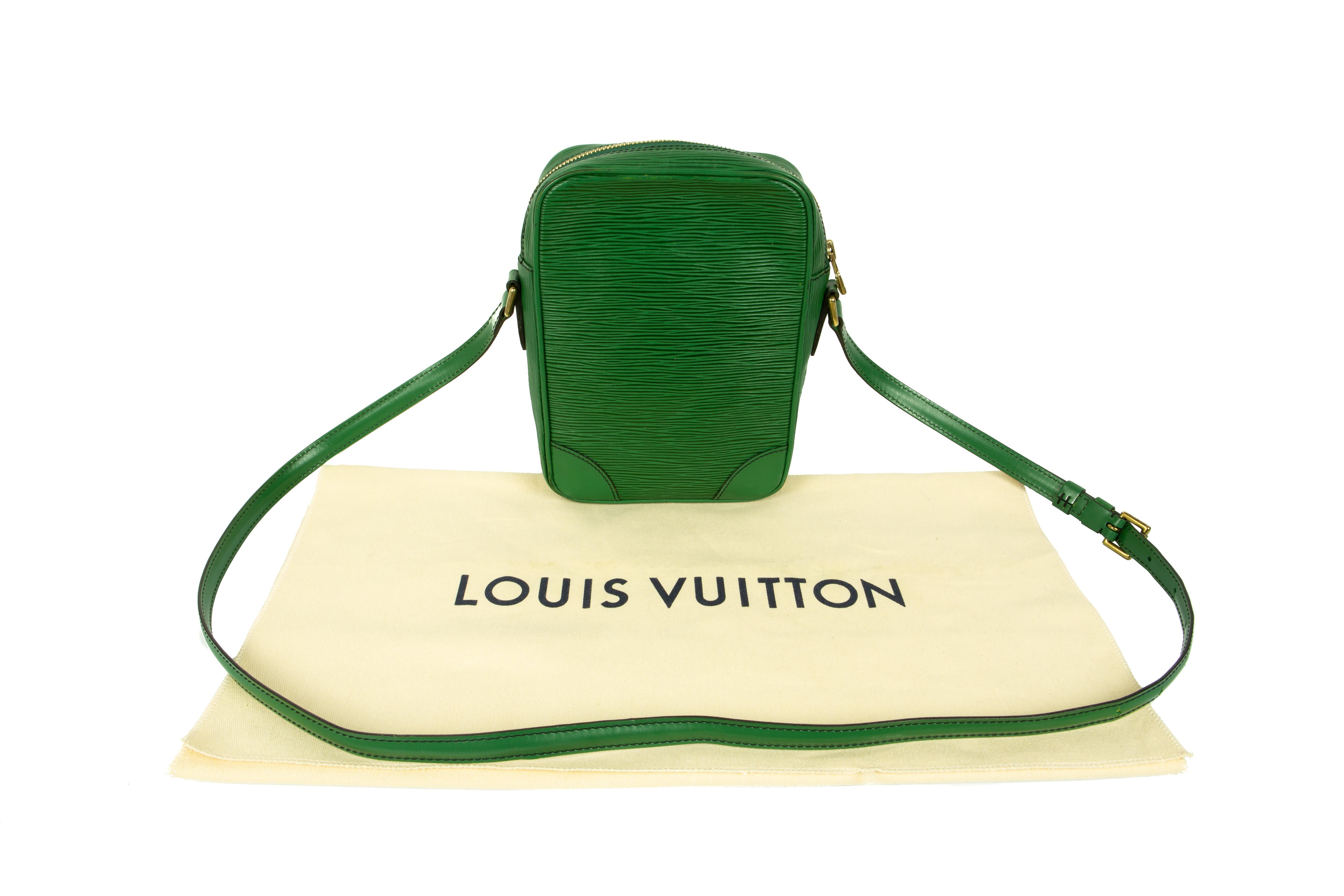 Louis Vuitton - Sac à bandoulière Danube en cuir épi vert, années 1990 en vente 3