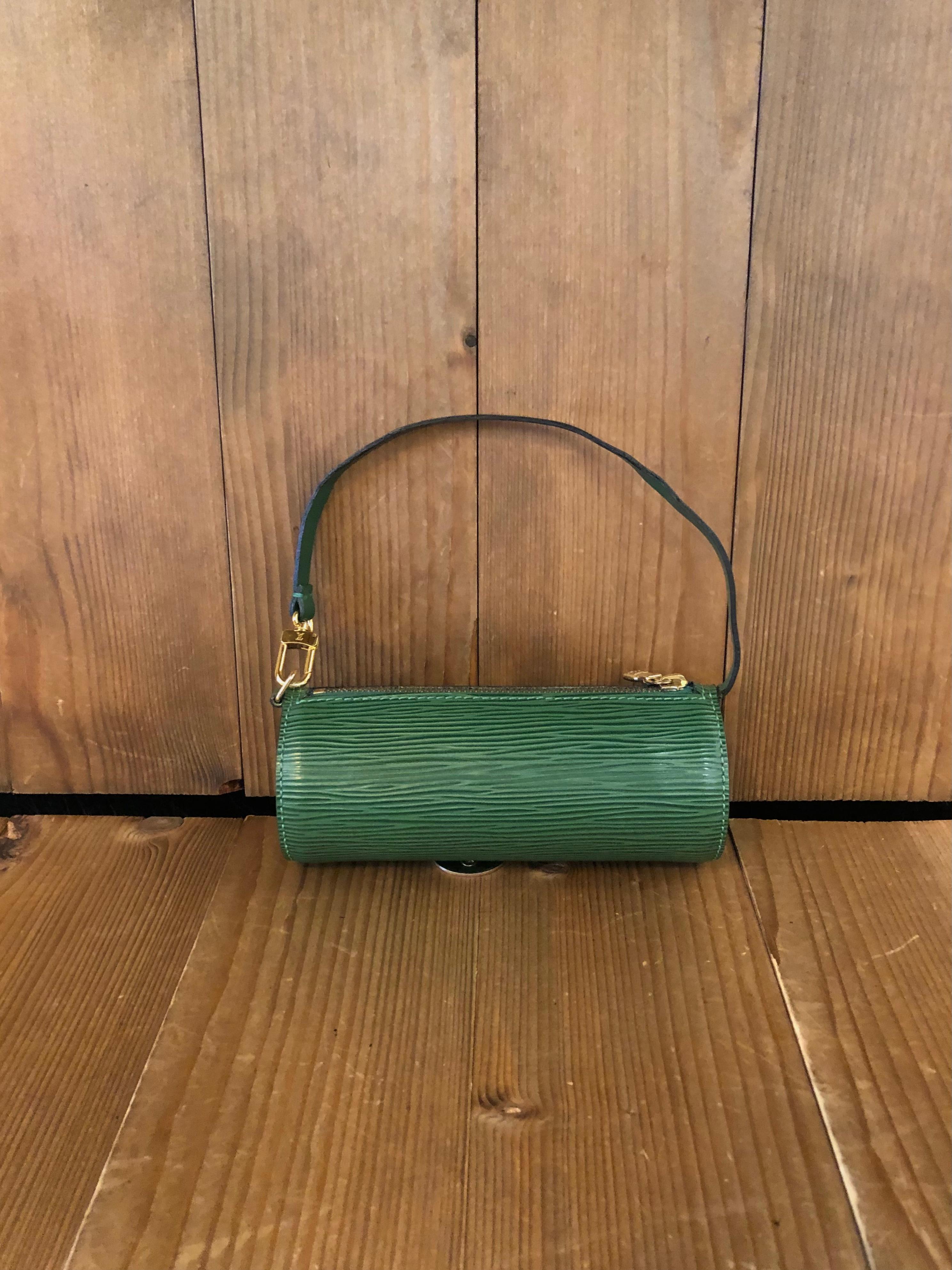 1990s LOUIS VUITTON mini Papillon pouch in green Epi leather. It originally came with the mother papillon. Made in France. Measures 6.25”x 2.25”x 2.25”. Comes with dust bag and complimentary non-LV chain.

Condition - Minor signs of wear. Generally